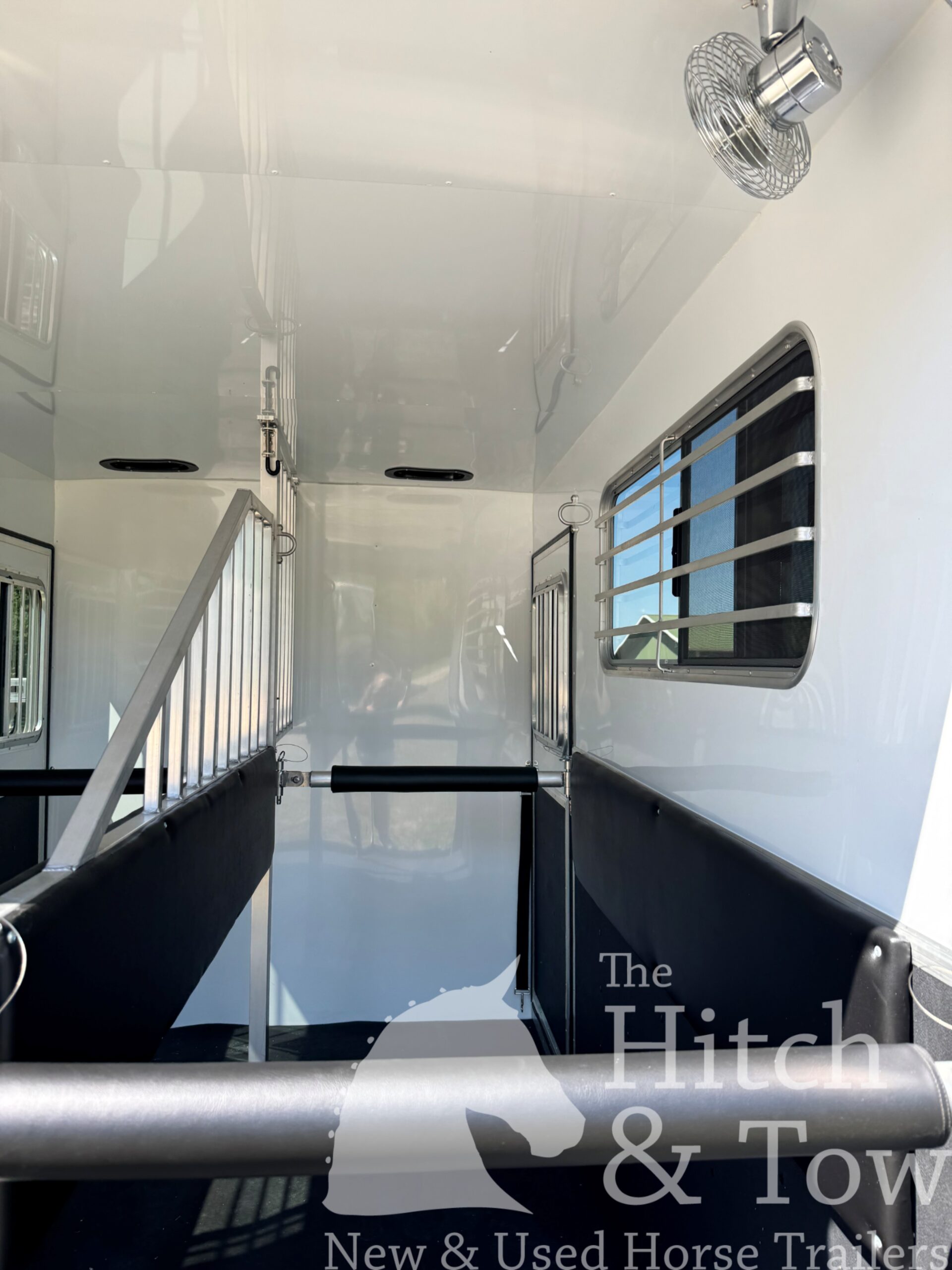 2026 KIEFERBILT KRUISER 2 HORSE BUMPER PULL W/ DRESSING ROOM $21,500