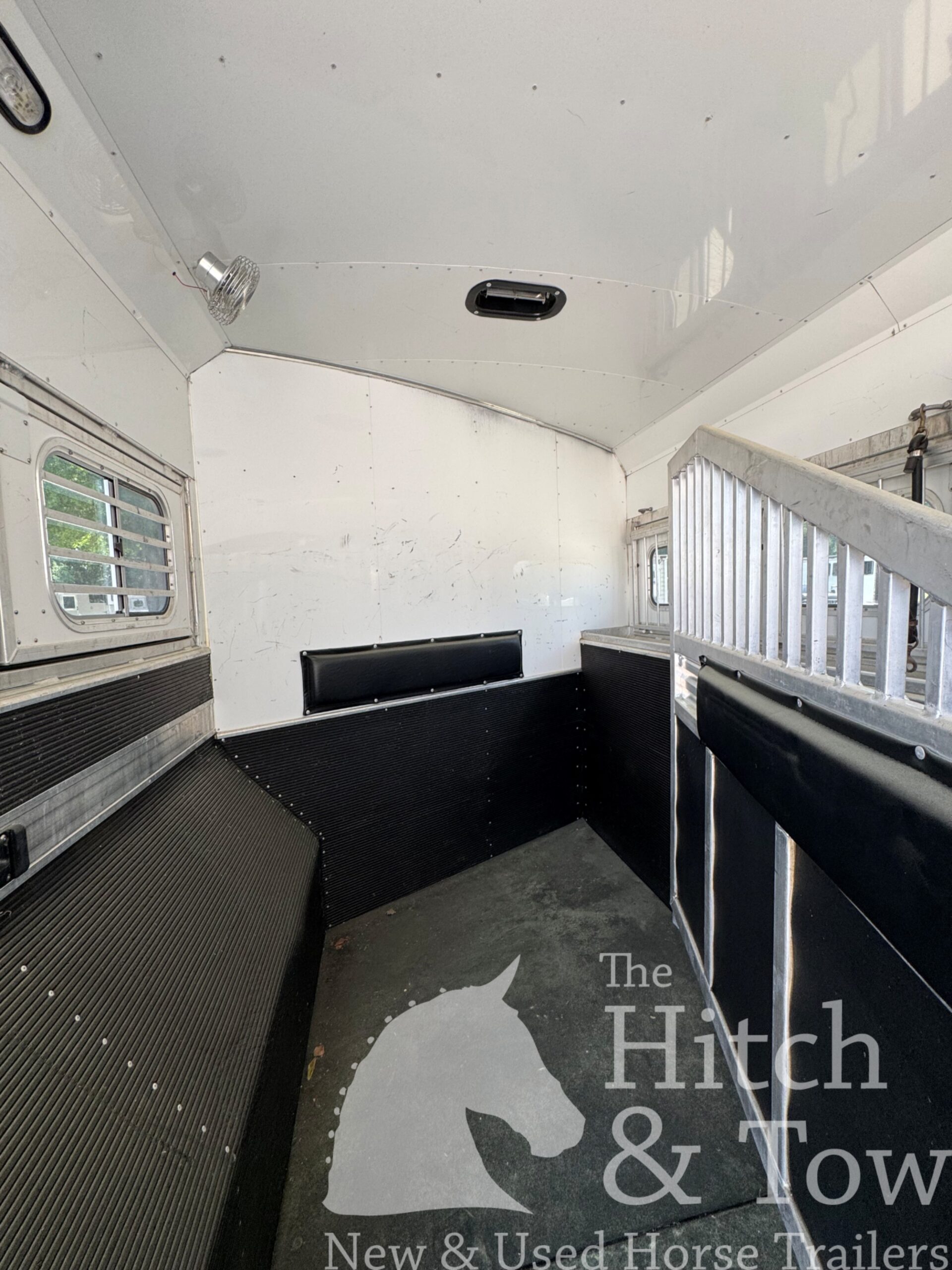 2006 ELITE 4 HORSE W/ 20′ LIVING QUARTERS, TONS OF UPGRADES, & TONS OF STORAGE!! $69,900