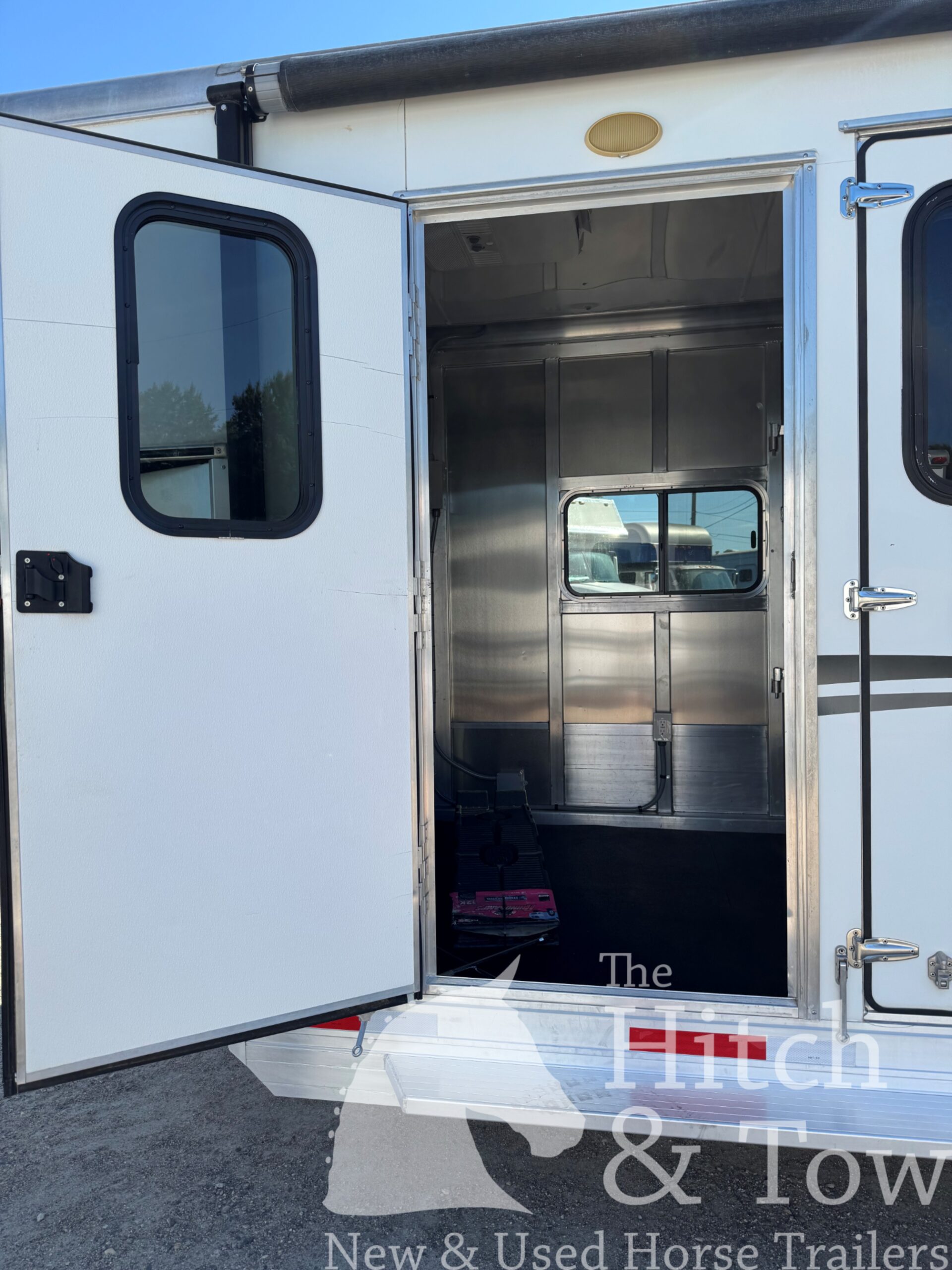 LIGHTLY USED! 2018 SHADOW 4 HORSE SLANT LOAD W/ UPGRADES! $25,900