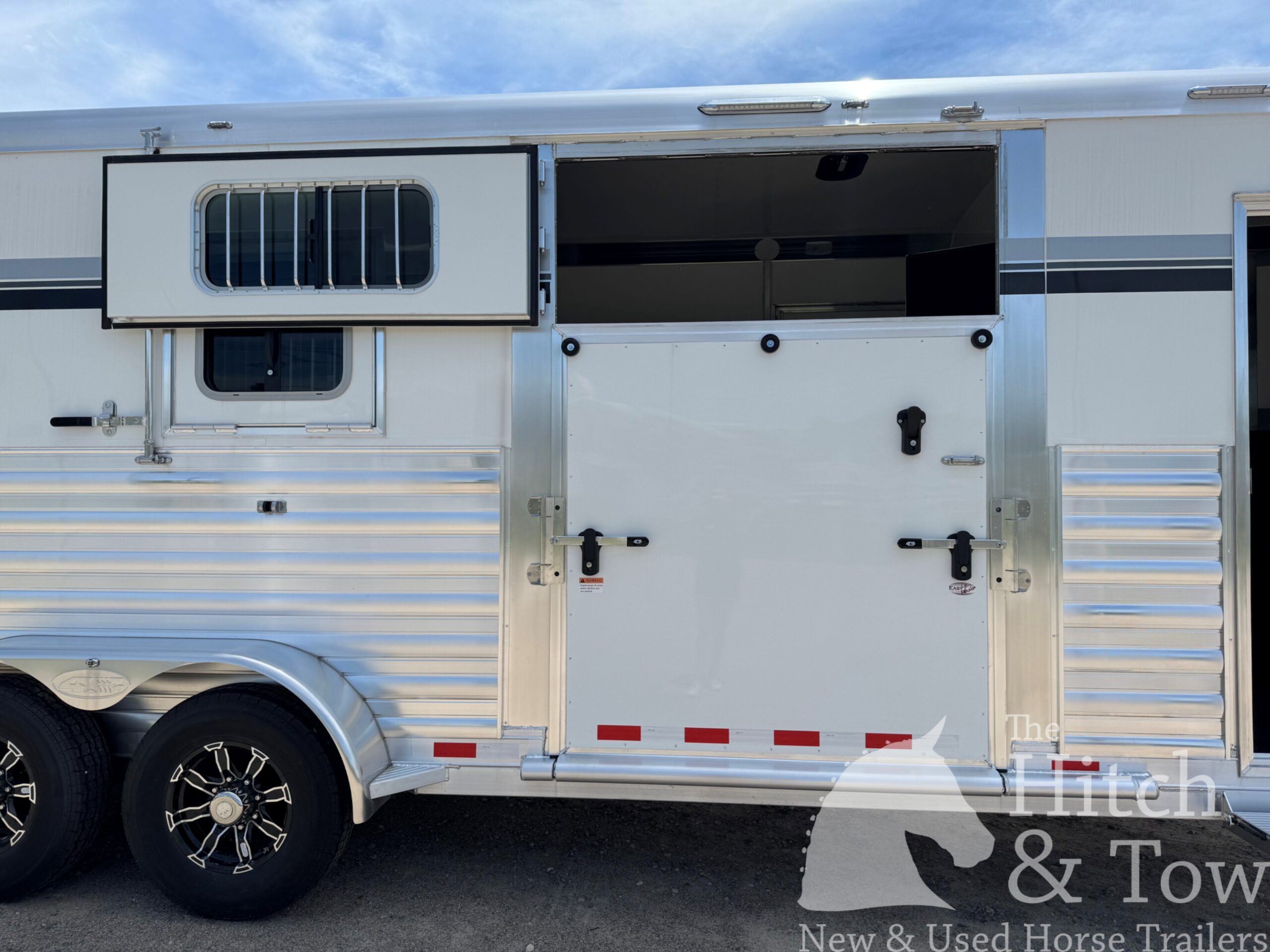 2027 4 STAR 2+1 W/ ROLLING DIVIDER, WERM, 5′ DRESSING ROOM & MORE!! $64,900
