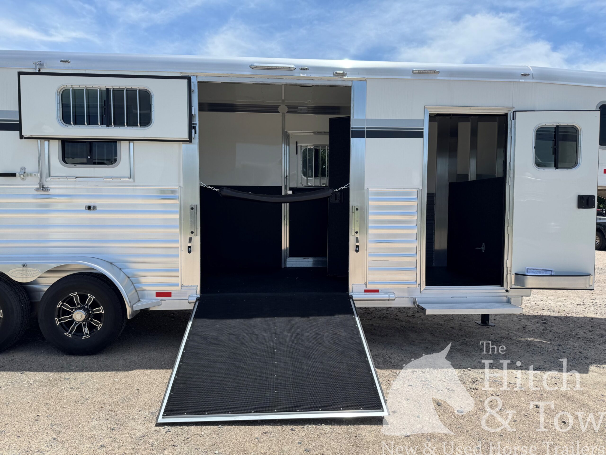 2027 4 STAR 2+1 W/ ROLLING DIVIDER, WERM, 5′ DRESSING ROOM & MORE!! $64,900