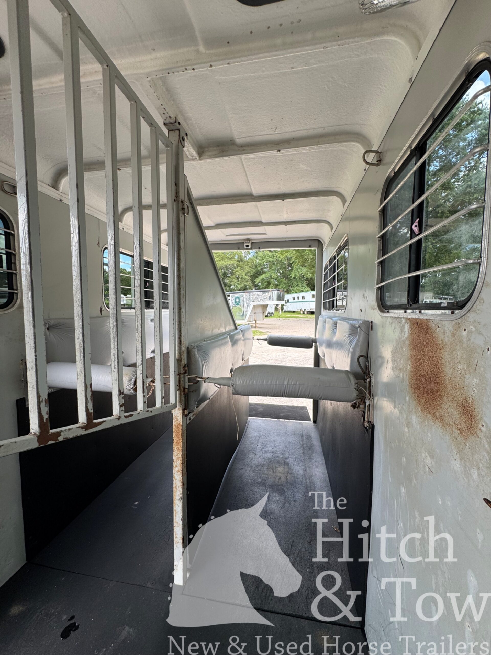 2005 EQUISPIRIT 4 HORSE HEAD TO HEAD TRAILER $18,900