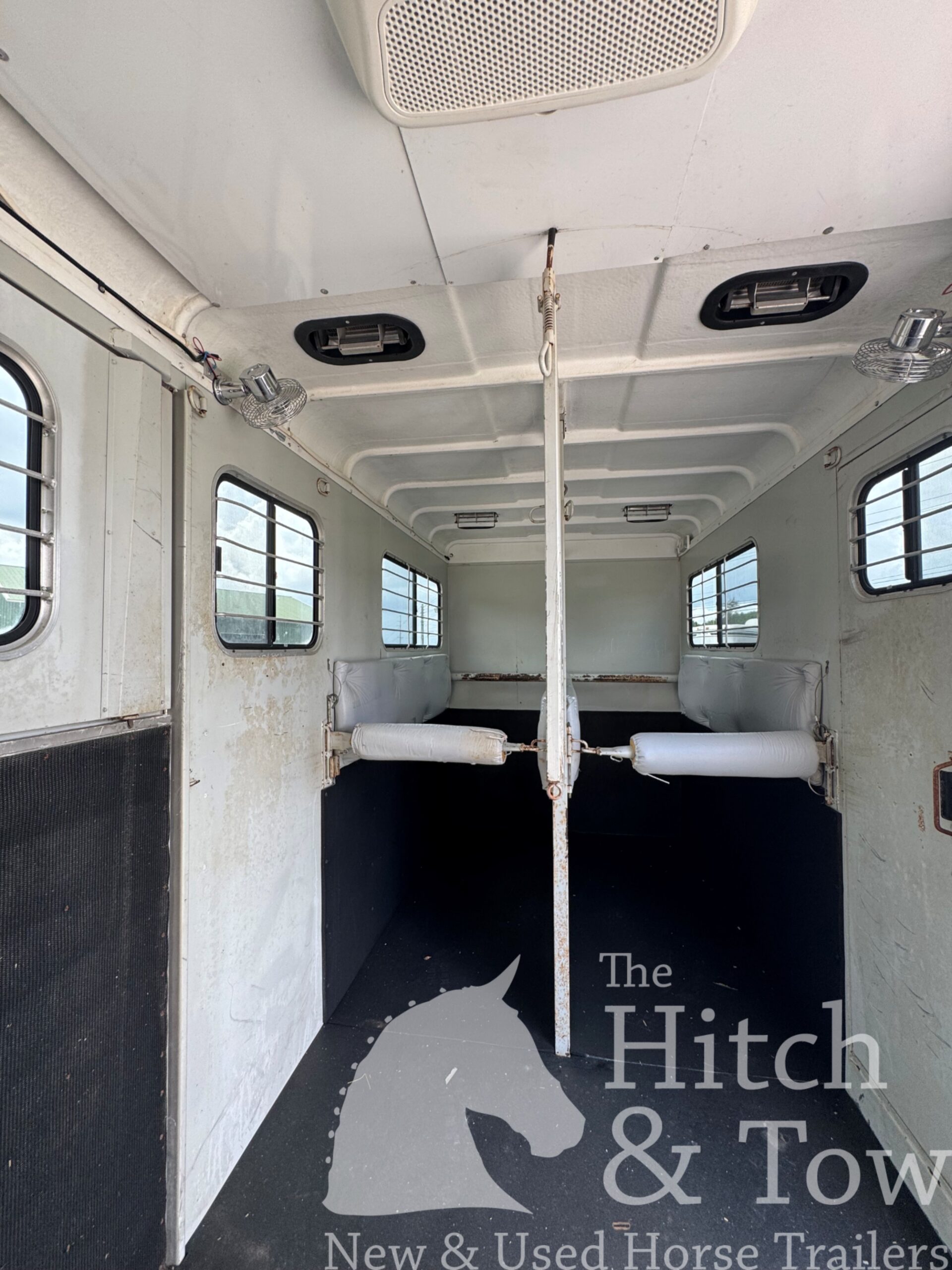 2005 EQUISPIRIT 4 HORSE HEAD TO HEAD TRAILER $18,900