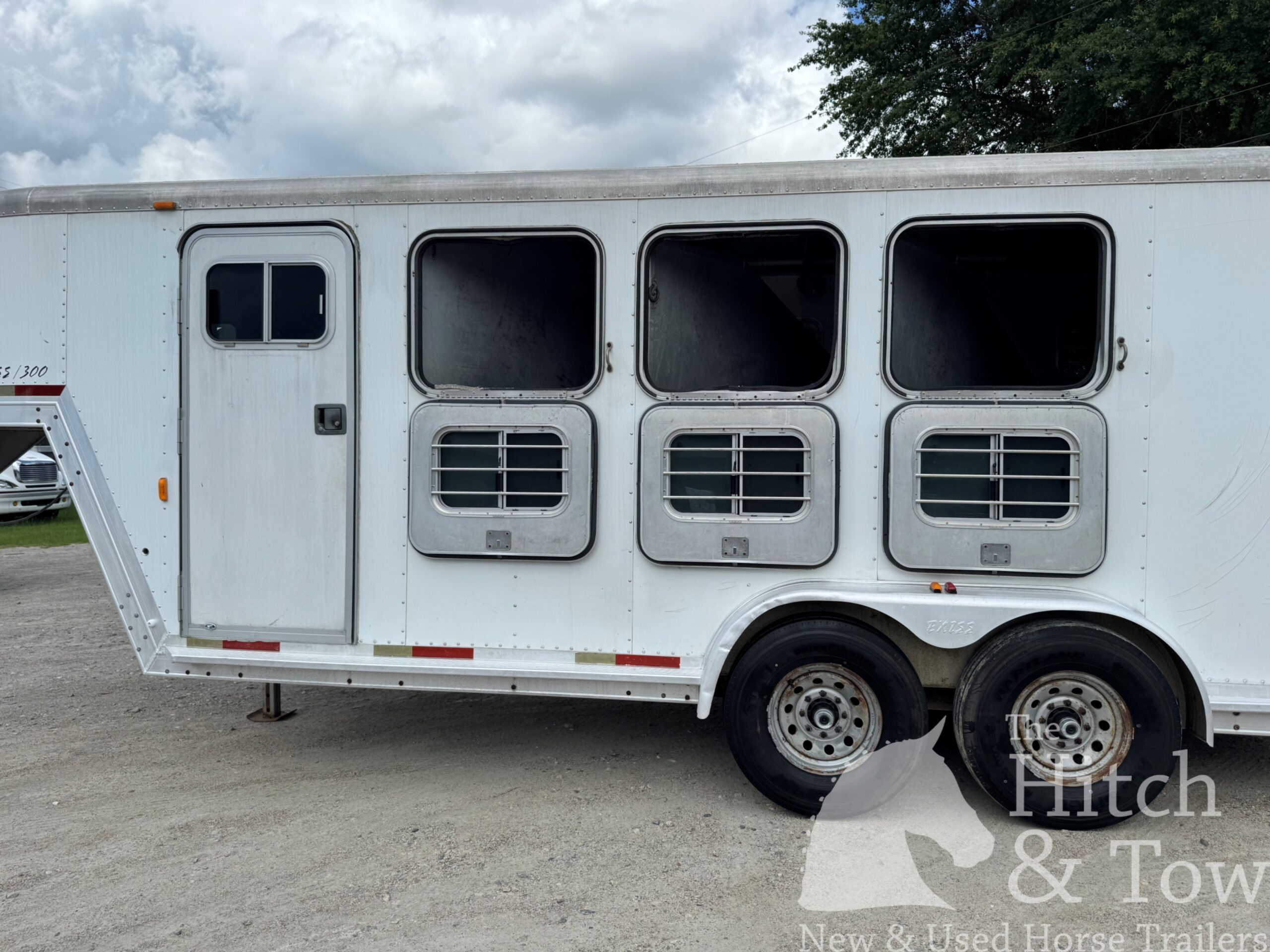 2001 EXISS 3 HORSE SLANT GOOSENECK TRAILER $10,900