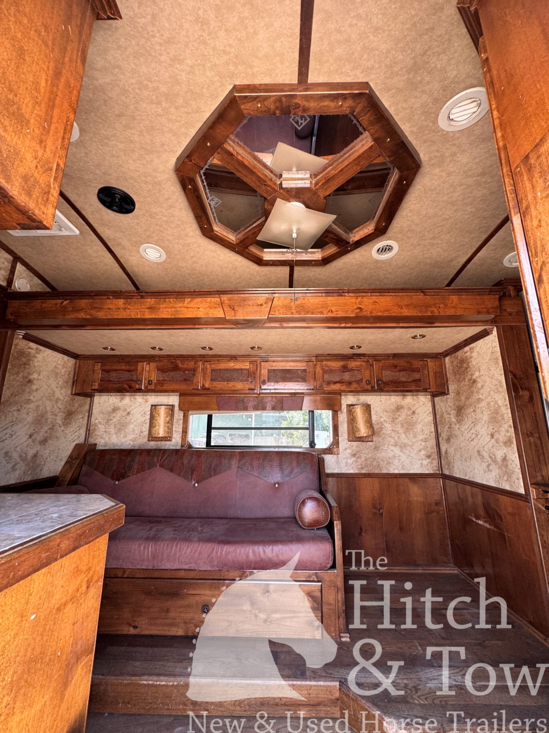 2006 ELITE 4 HORSE W/ 20′ LIVING QUARTERS, TONS OF UPGRADES, & TONS OF STORAGE!! $69,900
