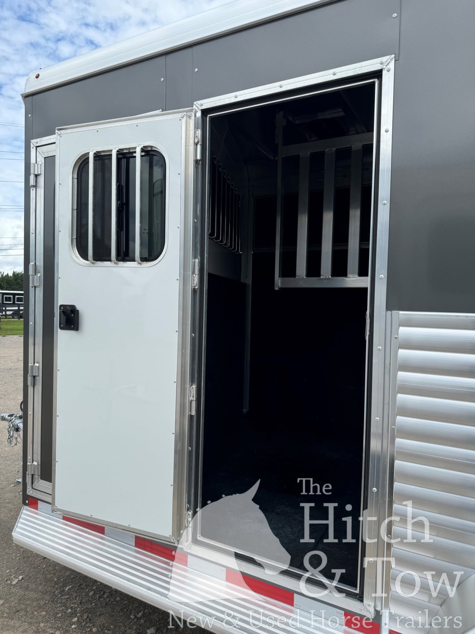 2027 ADAM JULITE 2 HORSE BUMPER PULL W/ SIDE RAMP $22,500