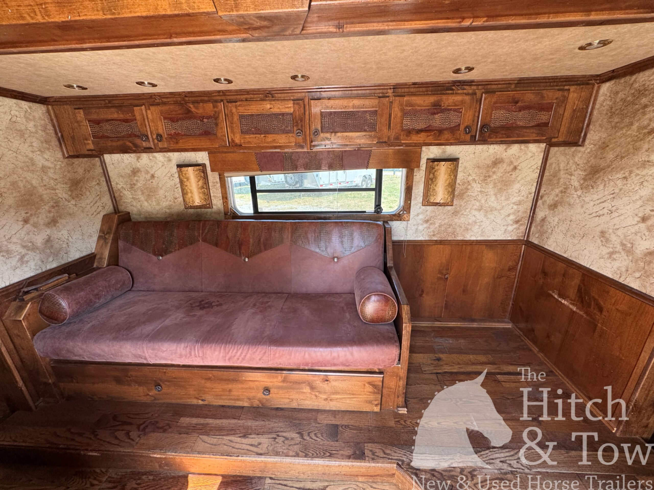 2006 ELITE 4 HORSE W/ 20′ LIVING QUARTERS, TONS OF UPGRADES, & TONS OF STORAGE!! $69,900