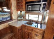 2006 ELITE 4 HORSE W/ 20′ LIVING QUARTERS, TONS OF UPGRADES, & TONS OF STORAGE!! $69,900