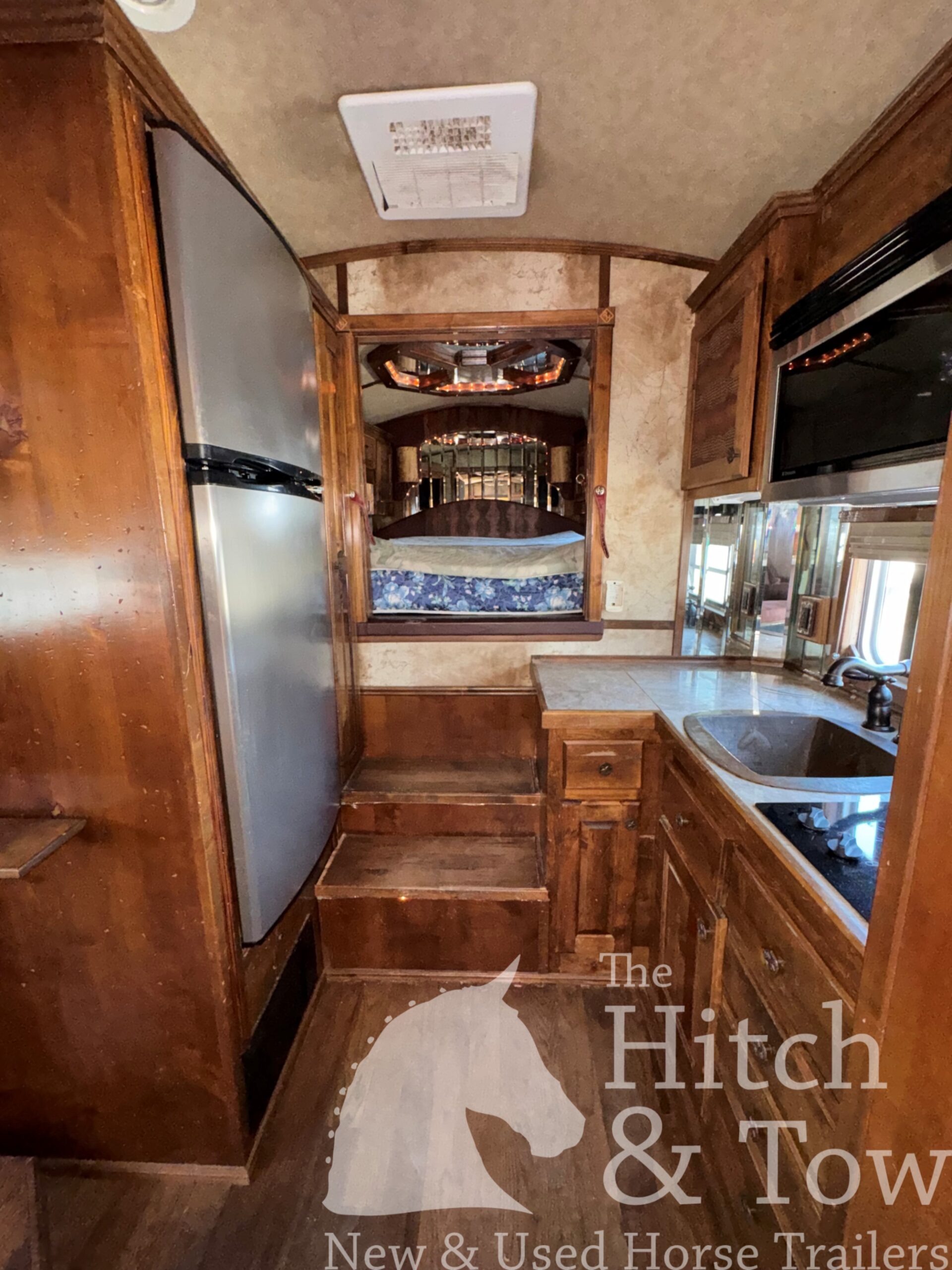 2006 ELITE 4 HORSE W/ 20′ LIVING QUARTERS, TONS OF UPGRADES, & TONS OF STORAGE!! $69,900