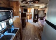 2006 ELITE 4 HORSE W/ 20′ LIVING QUARTERS, TONS OF UPGRADES, & TONS OF STORAGE!! $69,900