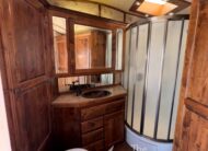 2006 ELITE 4 HORSE W/ 20′ LIVING QUARTERS, TONS OF UPGRADES, & TONS OF STORAGE!! $69,900