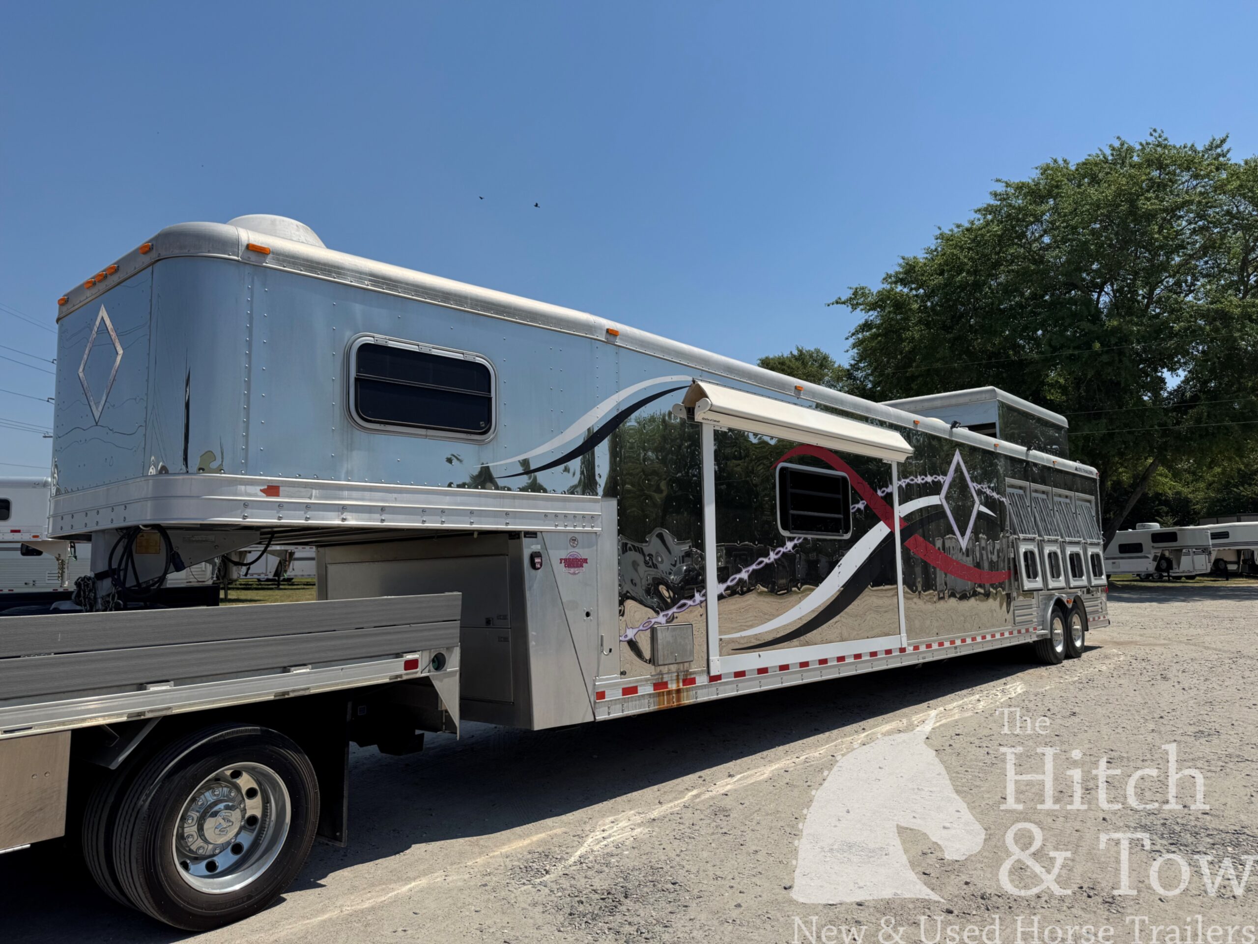 2006 ELITE 4 HORSE W/ 20′ LIVING QUARTERS, TONS OF UPGRADES, & TONS OF STORAGE!! $69,900