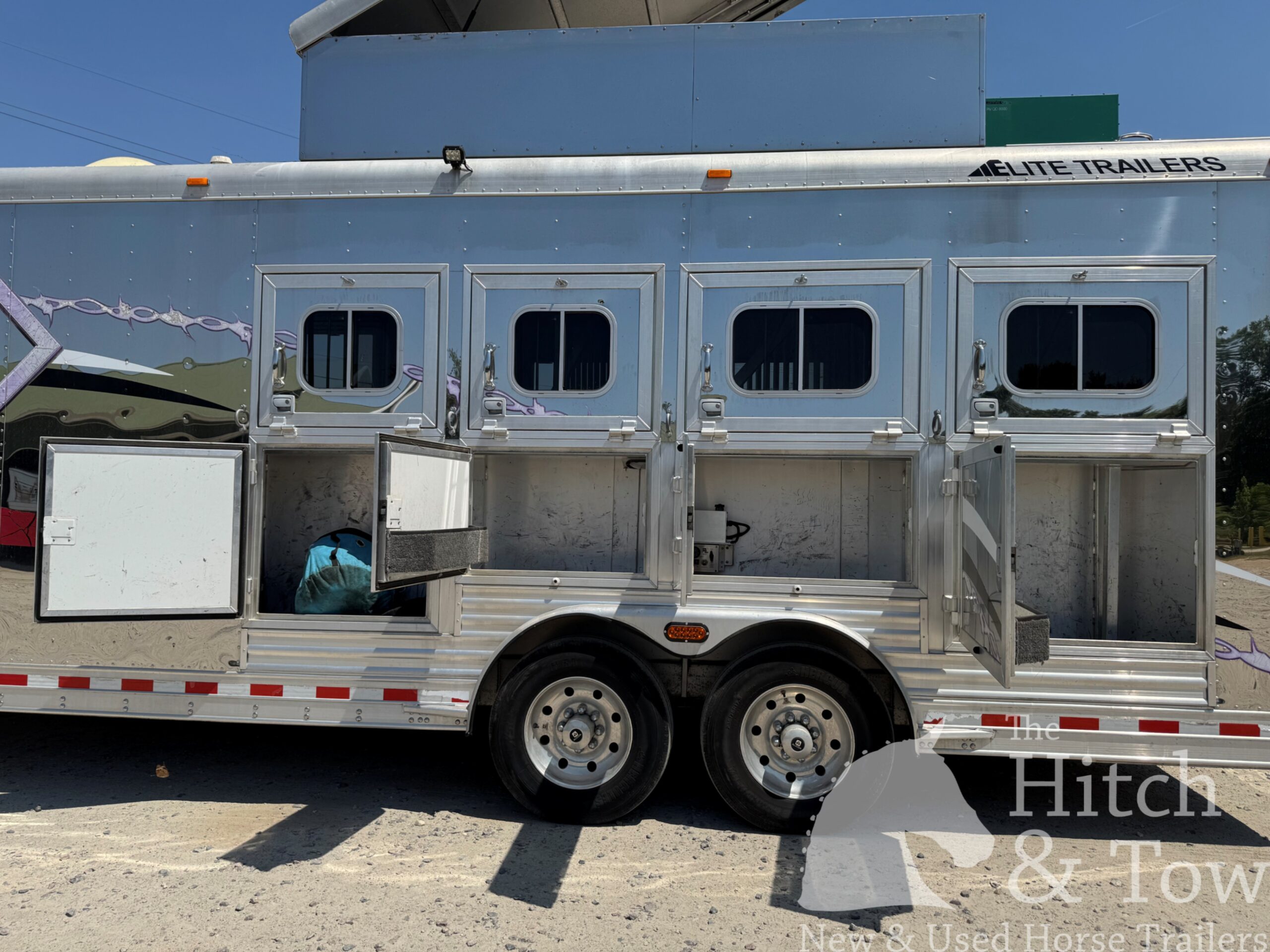 2006 ELITE 4 HORSE W/ 20′ LIVING QUARTERS, TONS OF UPGRADES, & TONS OF STORAGE!! $69,900