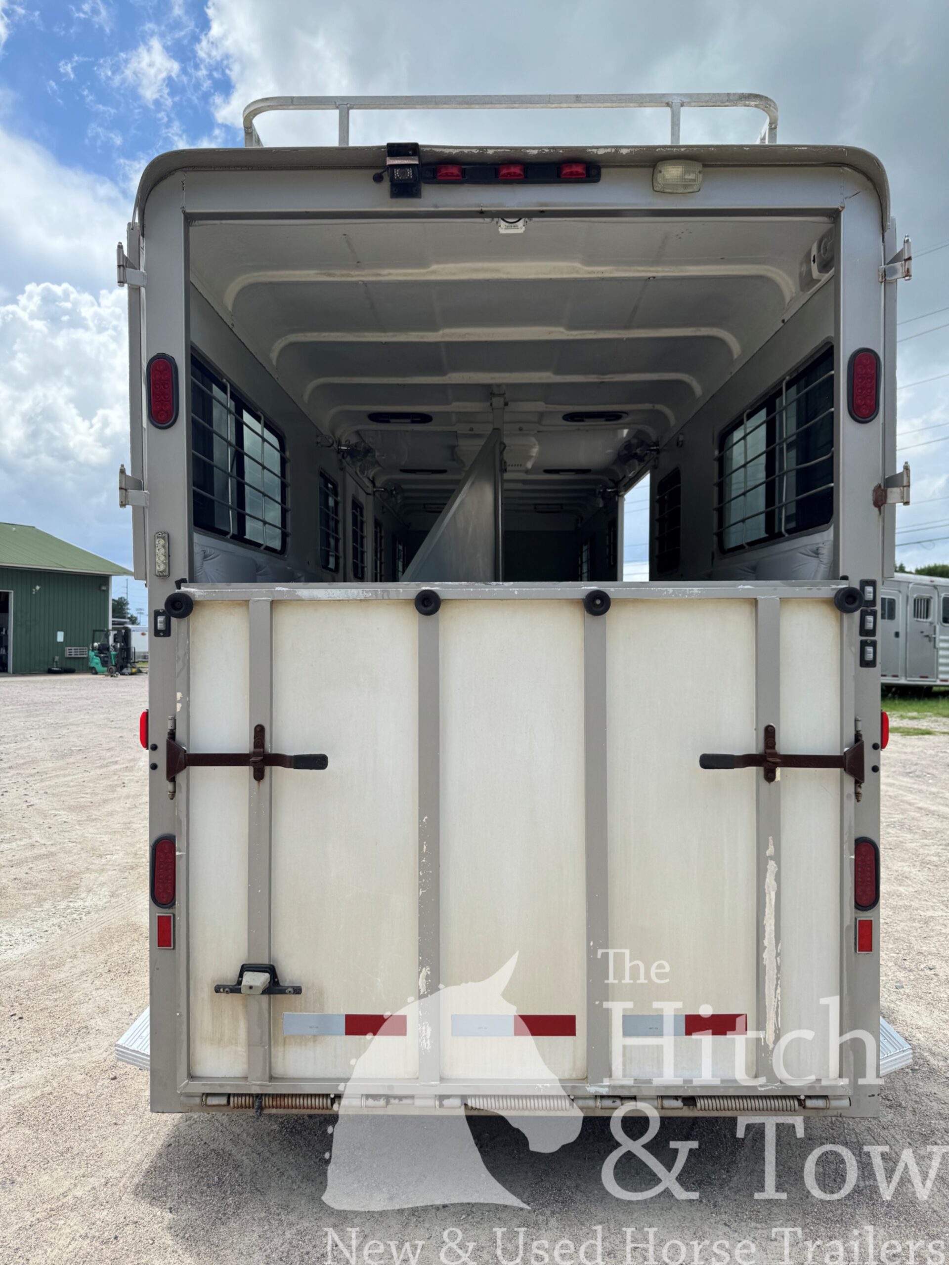 2005 EQUISPIRIT 4 HORSE HEAD TO HEAD TRAILER $18,900