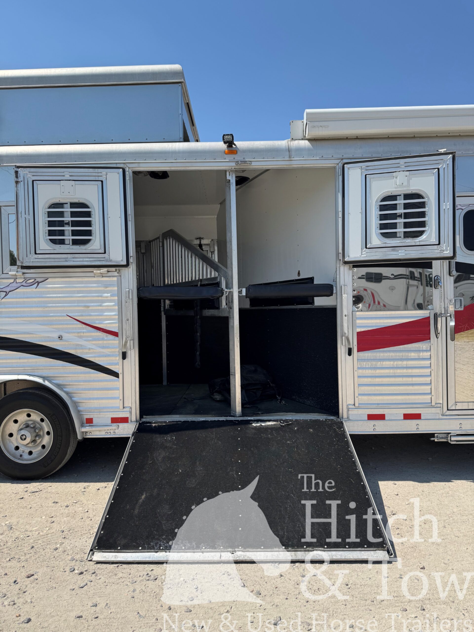 2006 ELITE 4 HORSE W/ 20′ LIVING QUARTERS, TONS OF UPGRADES, & TONS OF STORAGE!! $69,900