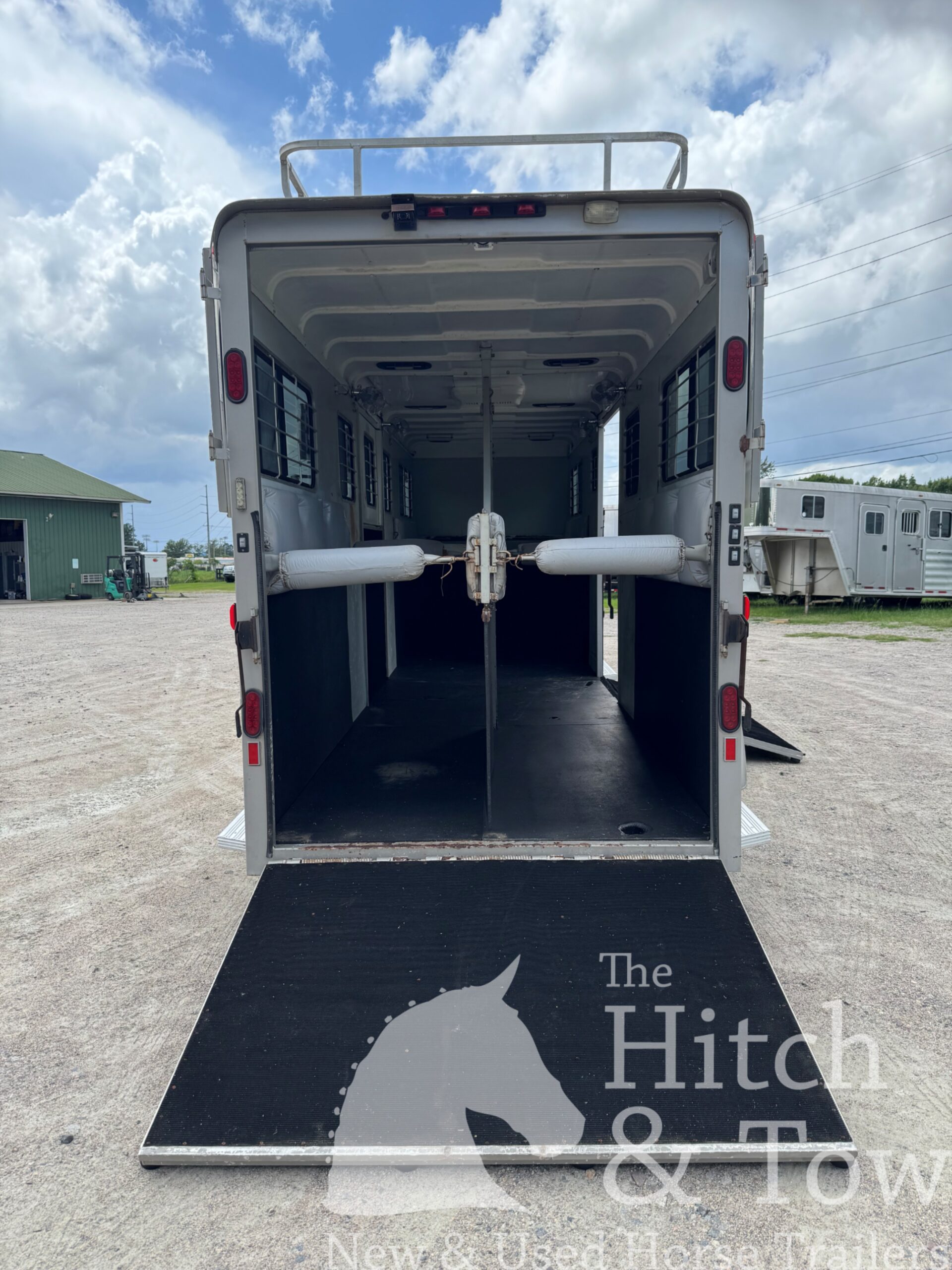 2005 EQUISPIRIT 4 HORSE HEAD TO HEAD TRAILER $18,900