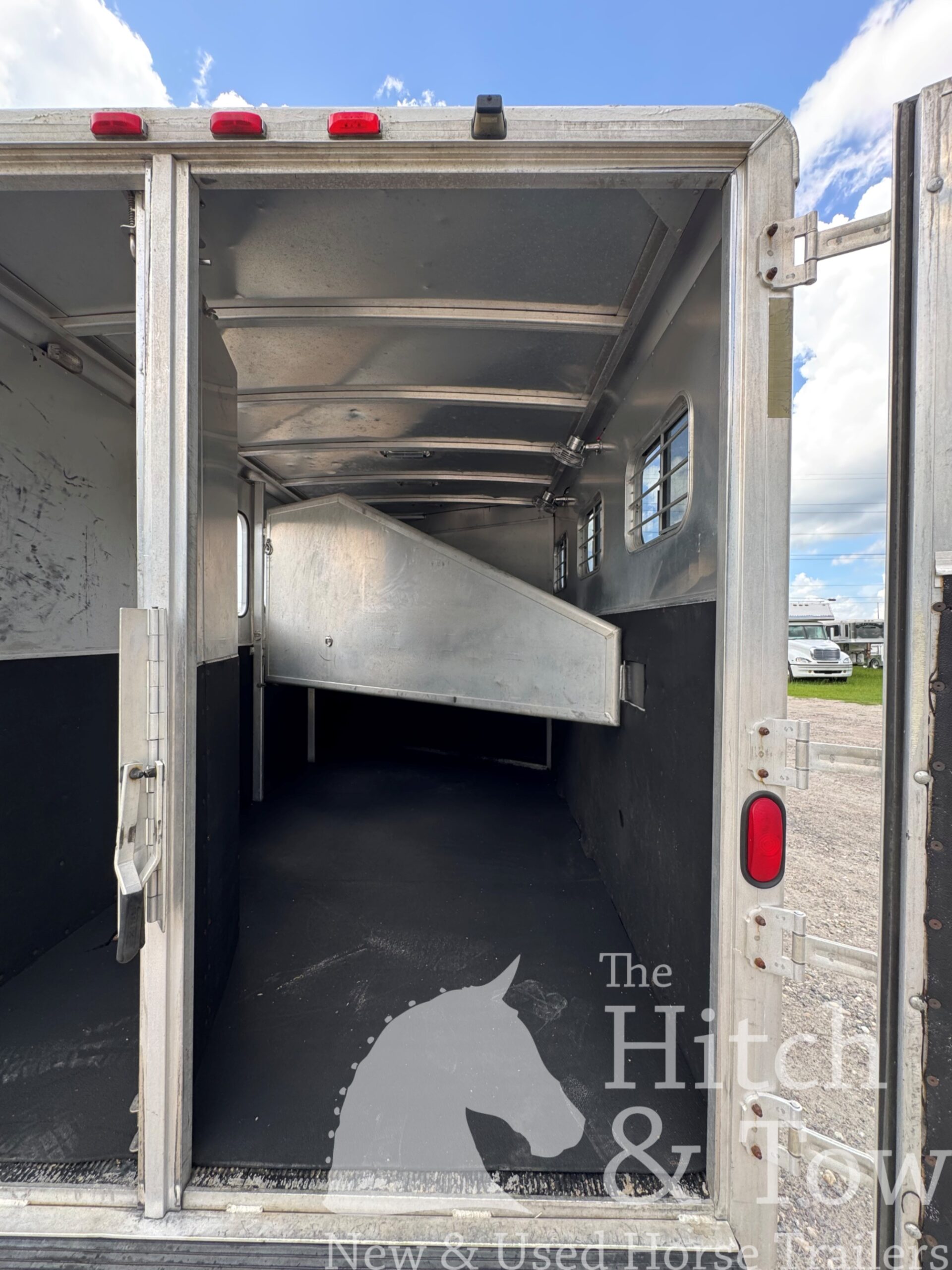 2001 EXISS 3 HORSE SLANT GOOSENECK TRAILER $10,900