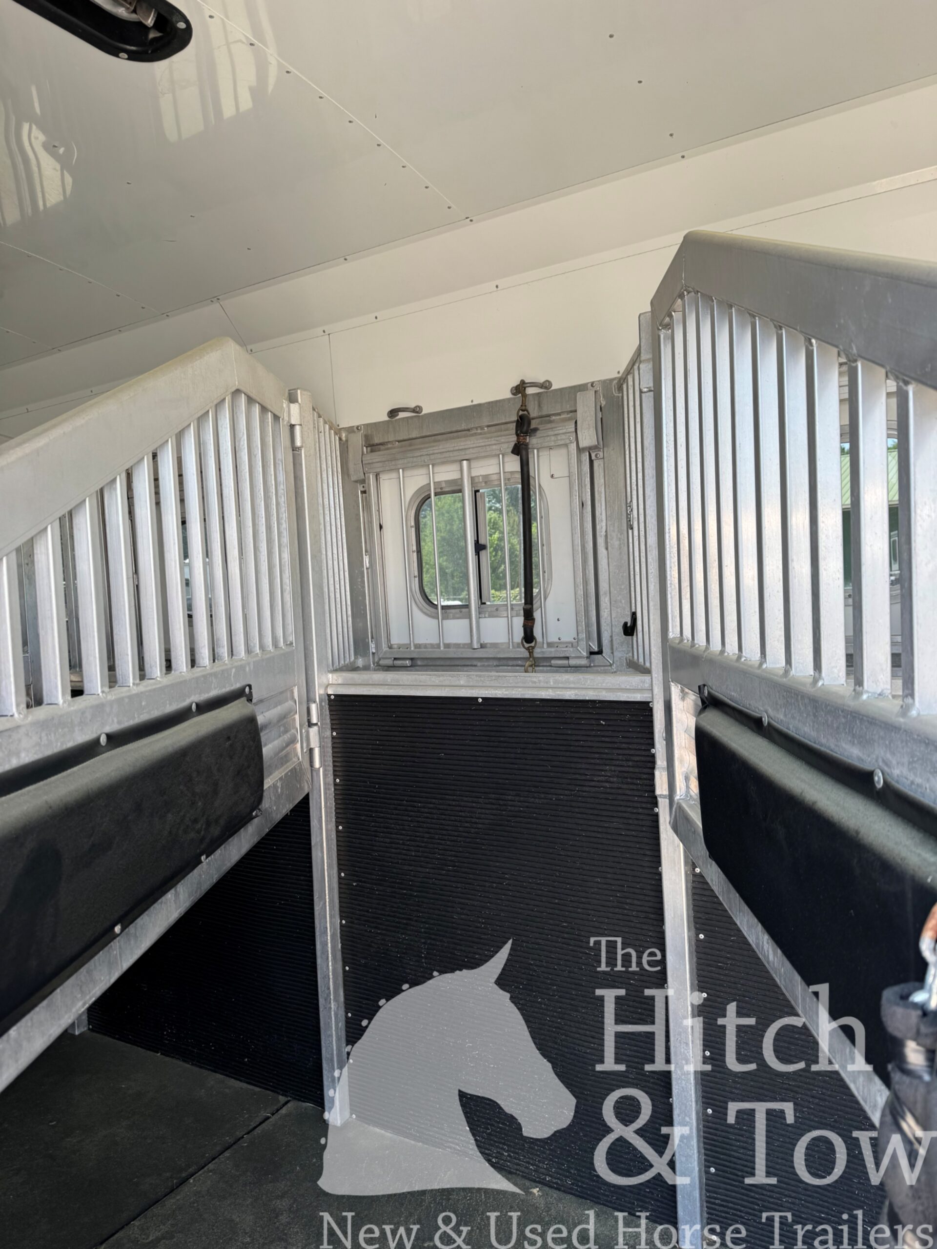 2006 ELITE 4 HORSE W/ 20′ LIVING QUARTERS, TONS OF UPGRADES, & TONS OF STORAGE!! $69,900