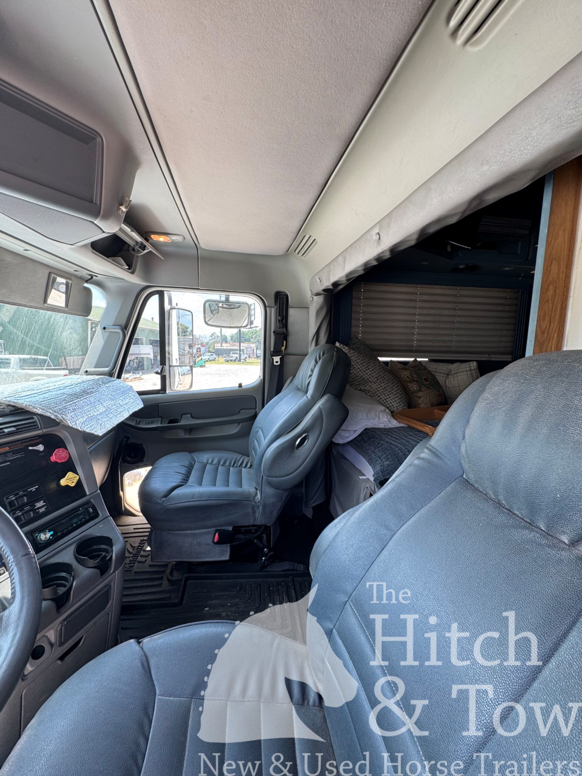 2004 RENEGADE FREIGHTLINER 5 HORSE REVERSEL SLANT HORSE VAN W/ FULL LQ! $95,900