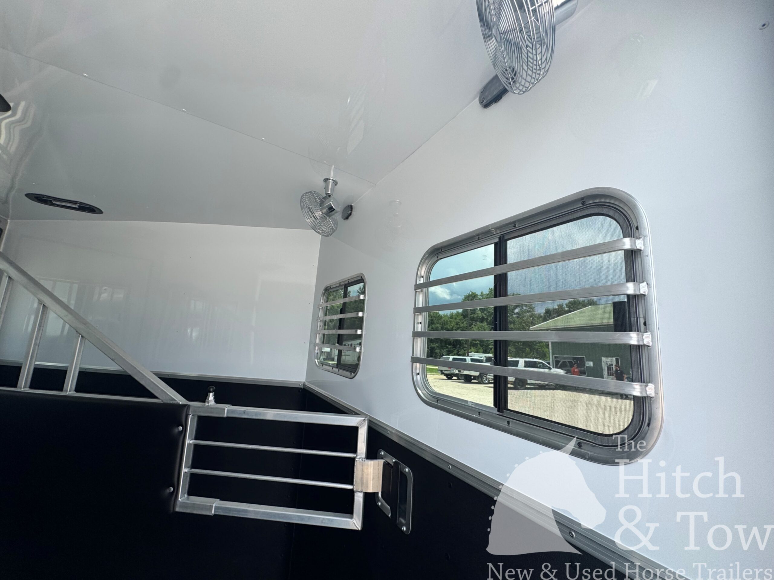 2027 KIEFERBILT 2 HORSE SLANT BUMPER PULL W/ DRESSING ROOM $22,900