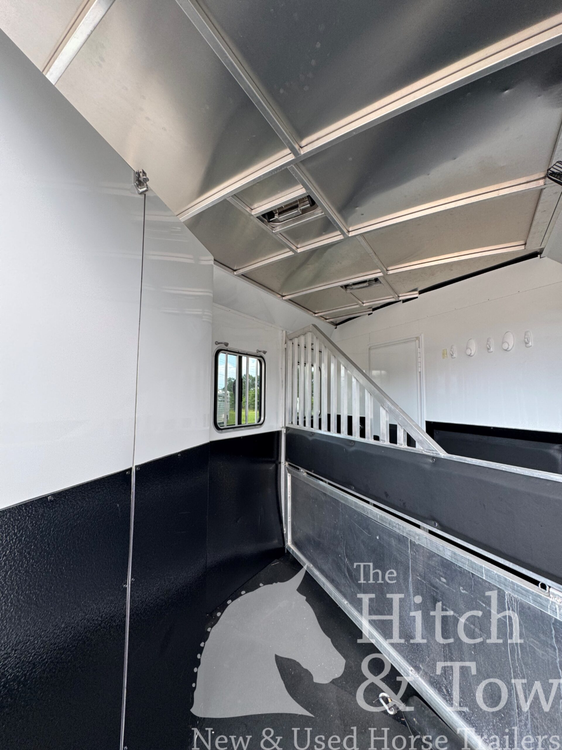 2020 BISON TRAIL BOSS 2 HORSE SLANT LOAD W/ 12′ LIVING QUARTERS $49,900!