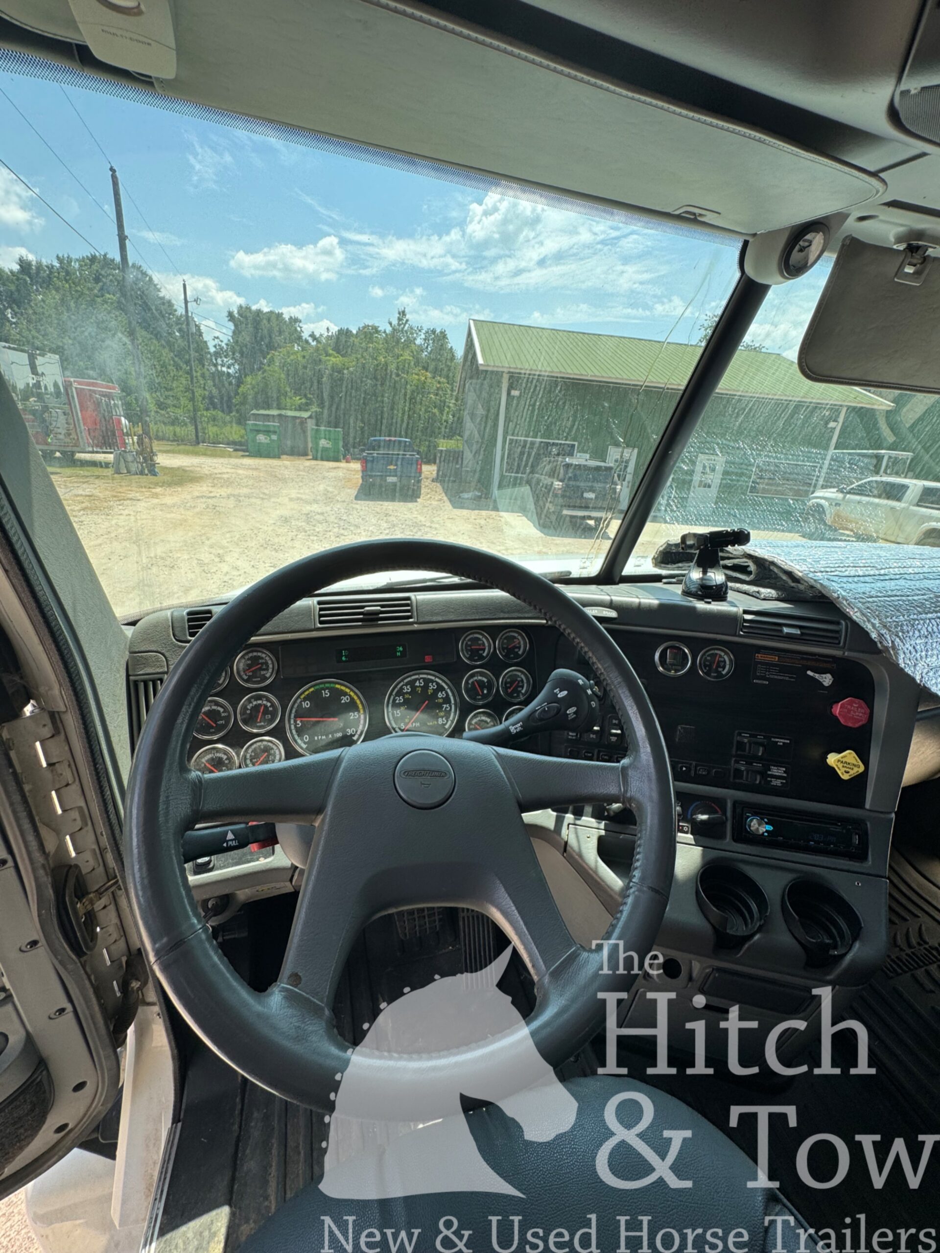 2004 RENEGADE FREIGHTLINER 5 HORSE REVERSEL SLANT HORSE VAN W/ FULL LQ! $95,900