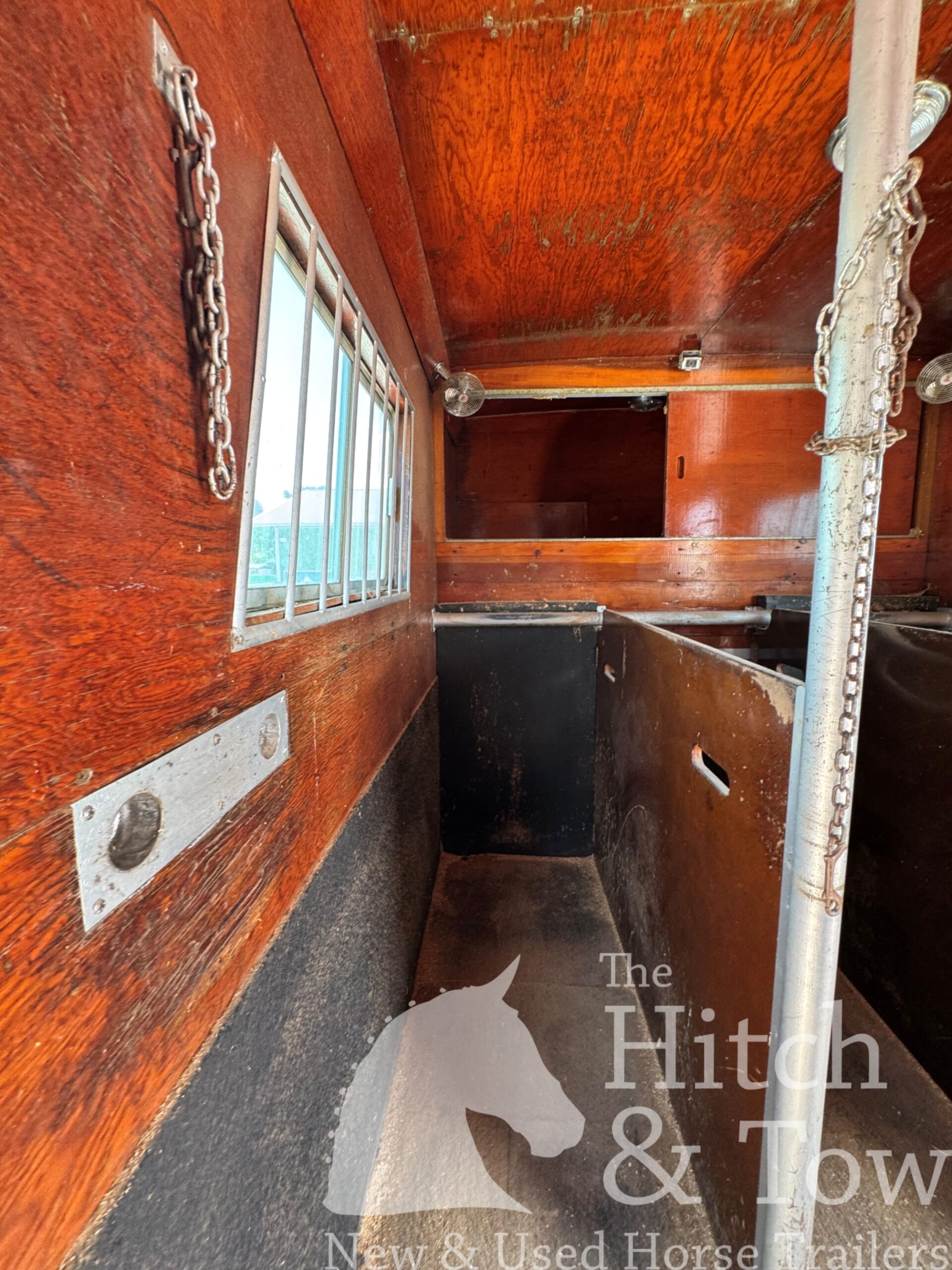 2005 INTERNATIONAL 4000 DT466 6 HORSE HEAD TO HEAD HORSE VAN! $34,900