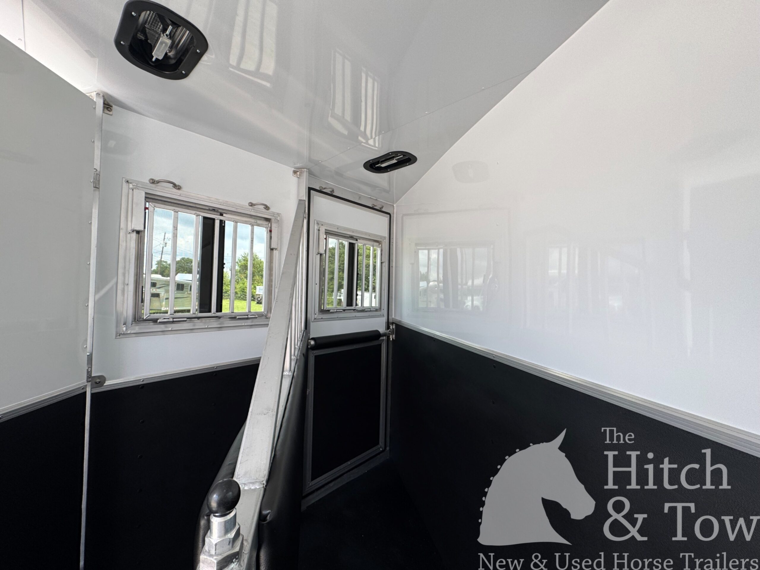 2027 KIEFERBILT 2 HORSE SLANT BUMPER PULL W/ DRESSING ROOM $22,900