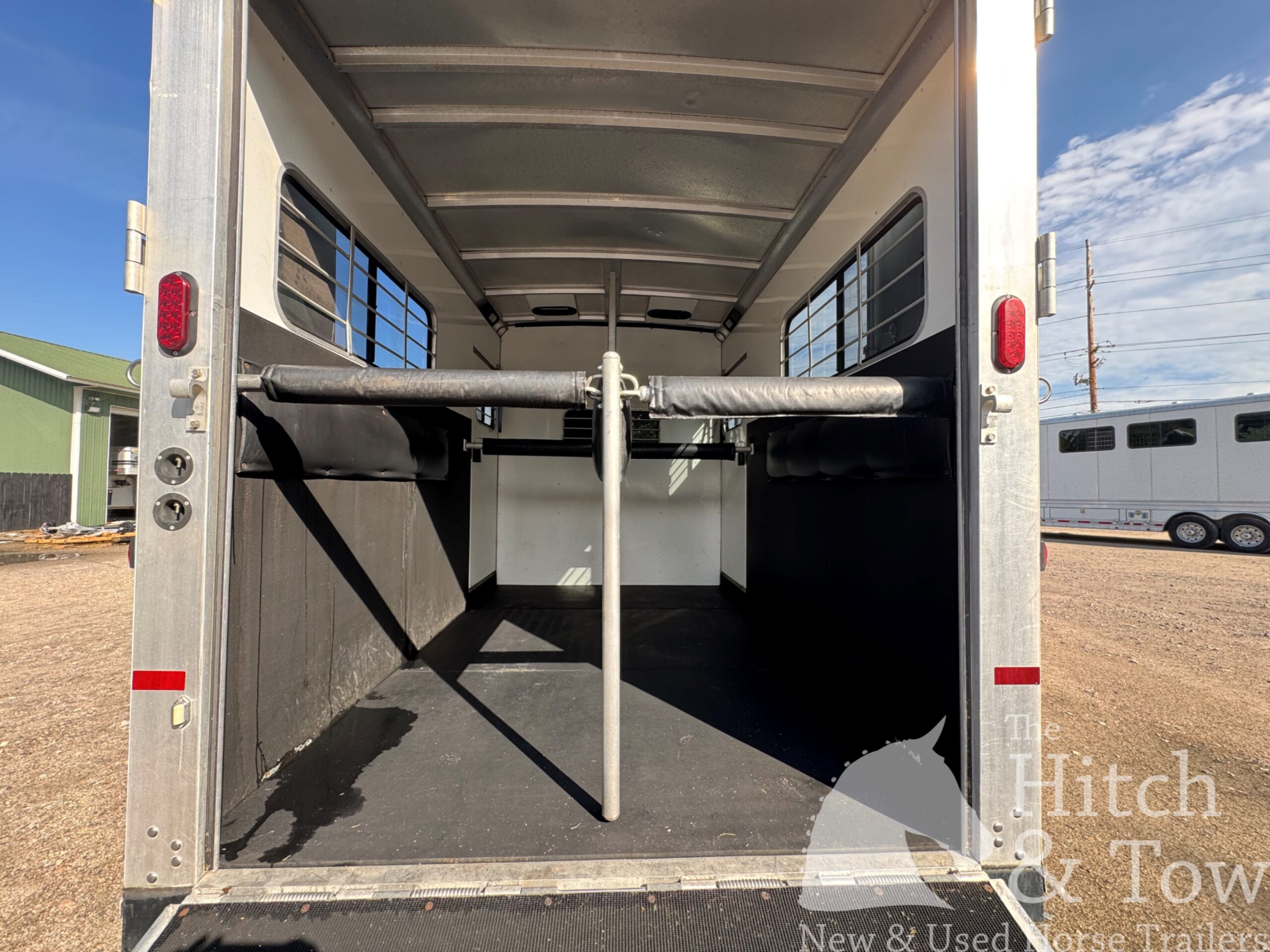 2004 SUNDOWNER 2 HORSE GOOSENECK WARMBLOOD DIMENSIONS! $11,900