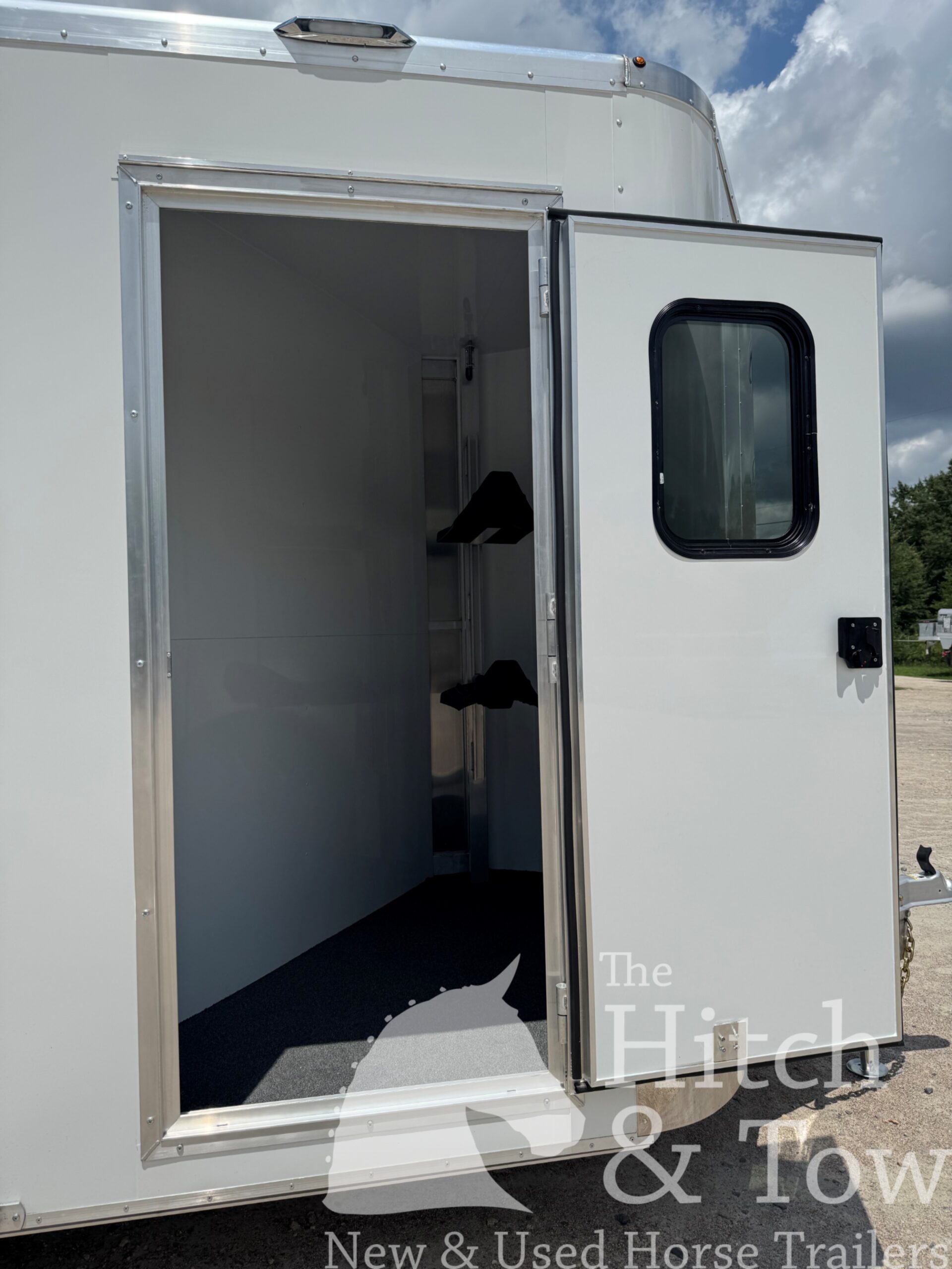 2027 KIEFERBILT 2 HORSE SLANT BUMPER PULL W/ DRESSING ROOM $22,900