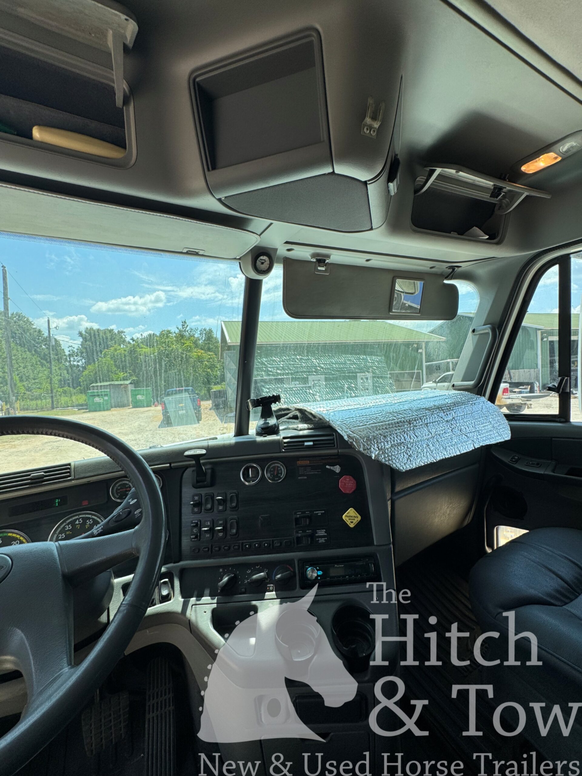 2004 RENEGADE FREIGHTLINER 5 HORSE REVERSEL SLANT HORSE VAN W/ FULL LQ! $95,900
