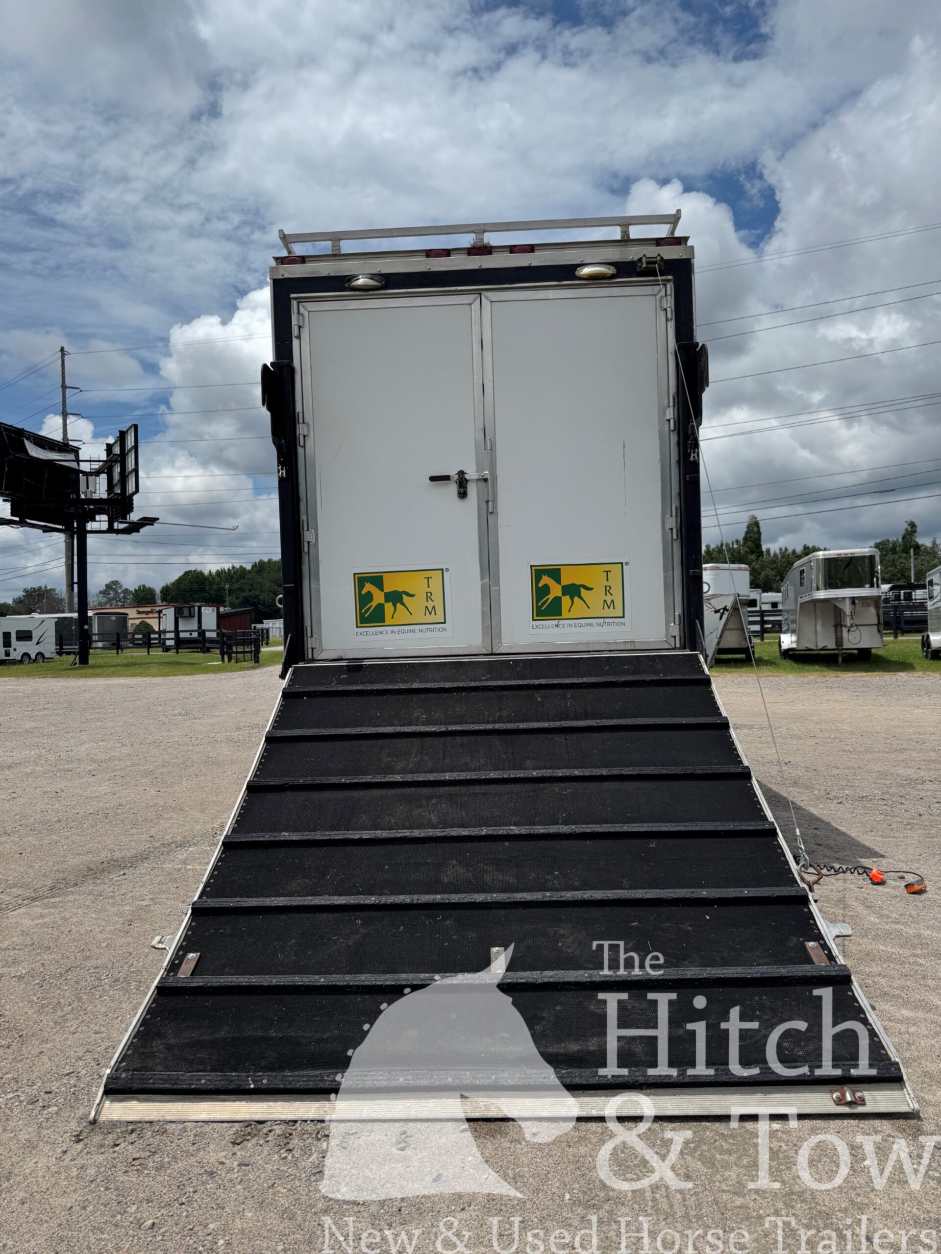 2004 RENEGADE FREIGHTLINER 5 HORSE REVERSEL SLANT HORSE VAN W/ FULL LQ! $95,900