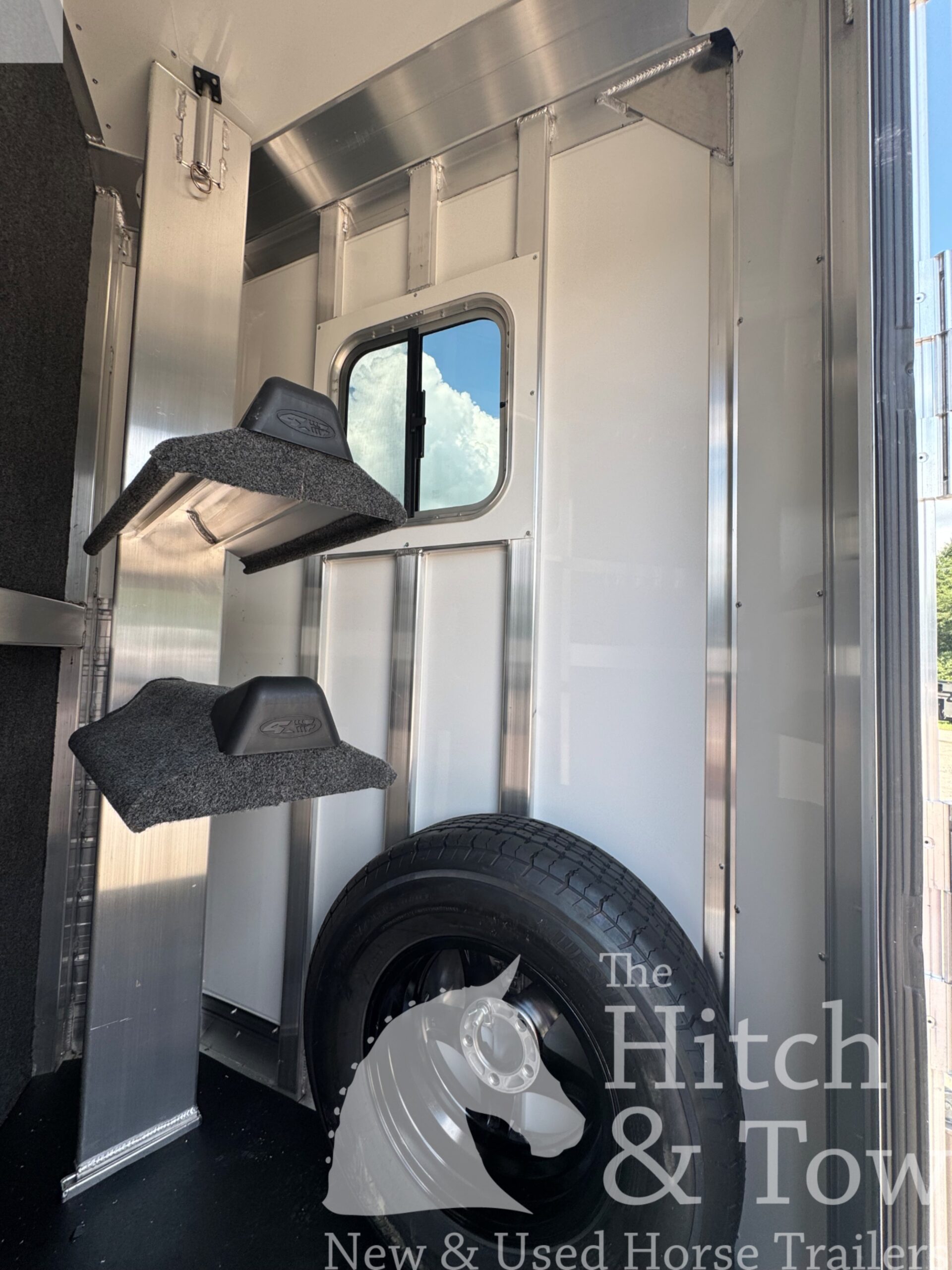 2026 4 STAR 2 HORSE STRAIGHT LOAD BUMPER PULL! $38,900