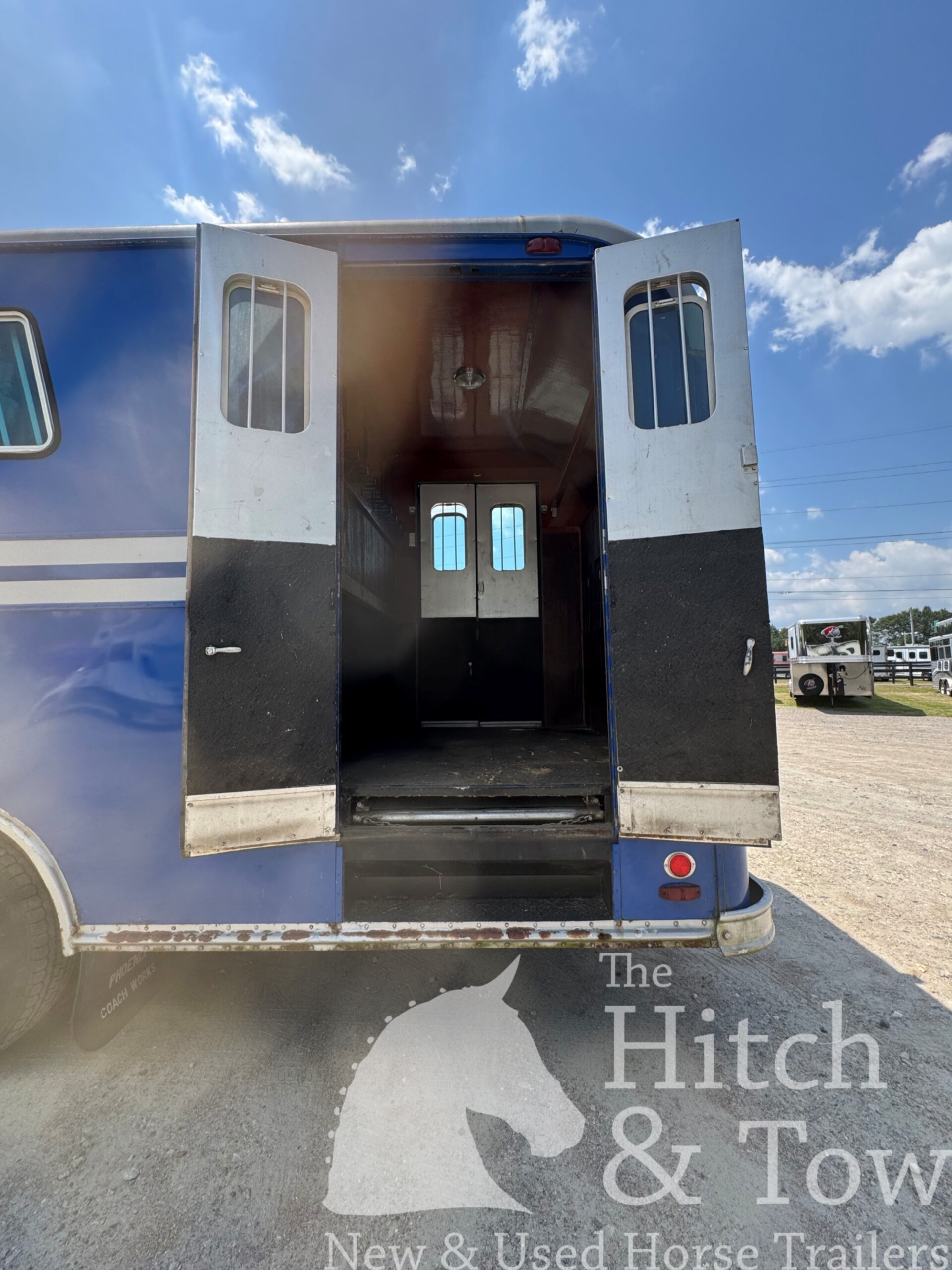 2005 INTERNATIONAL 4000 DT466 6 HORSE HEAD TO HEAD HORSE VAN! $34,900