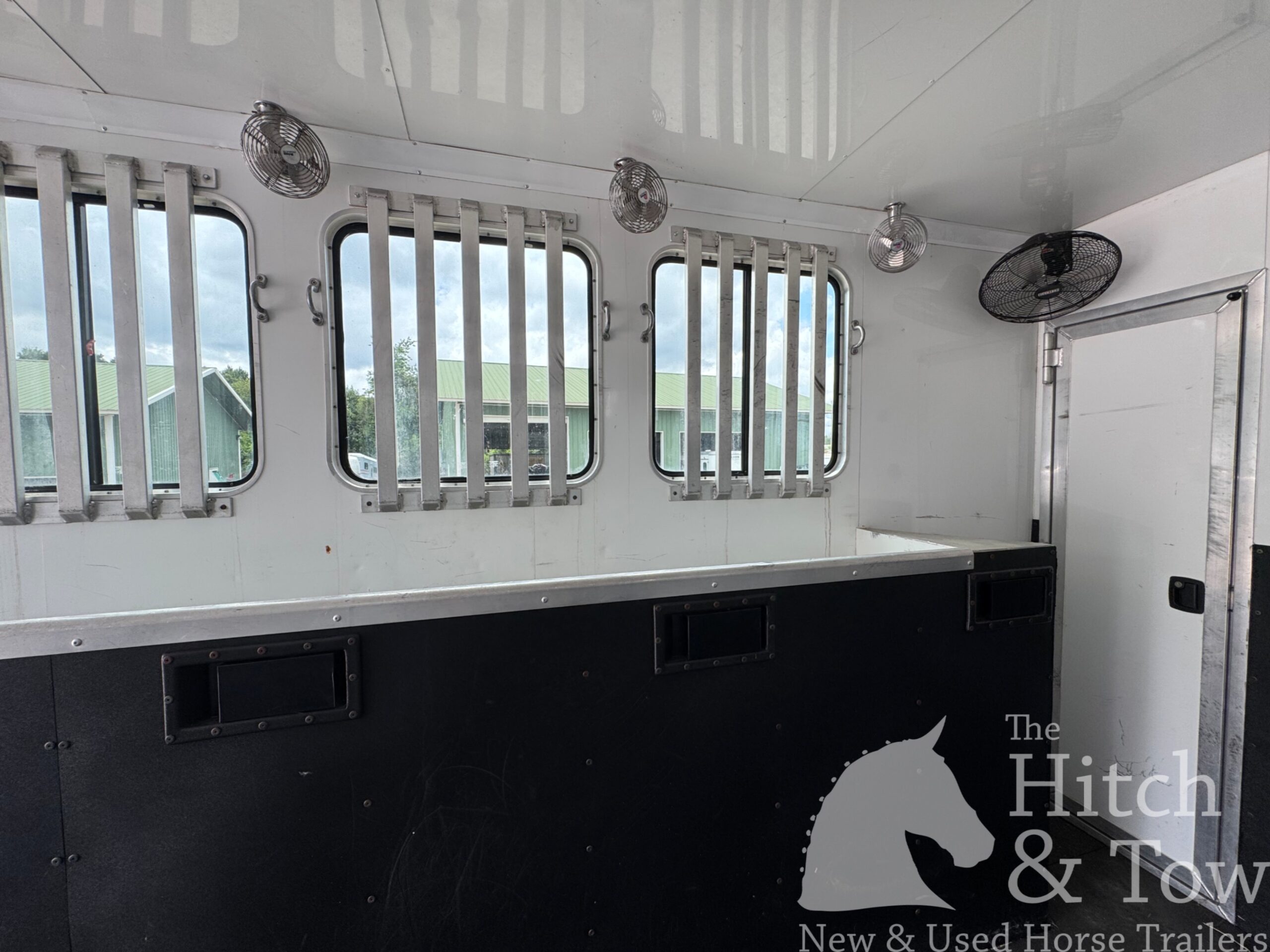2004 RENEGADE FREIGHTLINER 5 HORSE REVERSEL SLANT HORSE VAN W/ FULL LQ! $95,900
