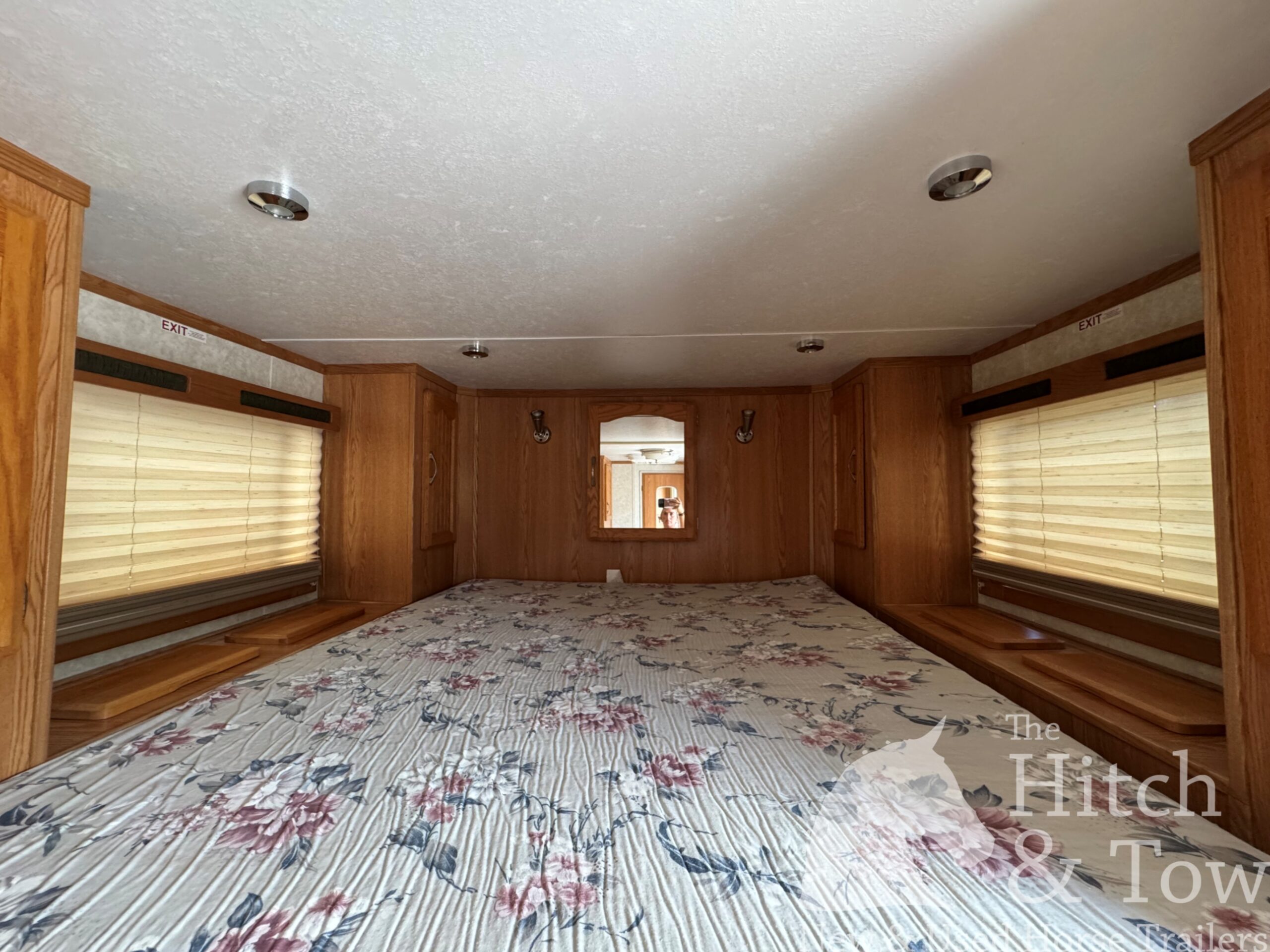 VERY NICE 2004 SUNDOWNER SUNLITE 727 3 HORSE w/ 7′ LIVING QUARTERS $22,900