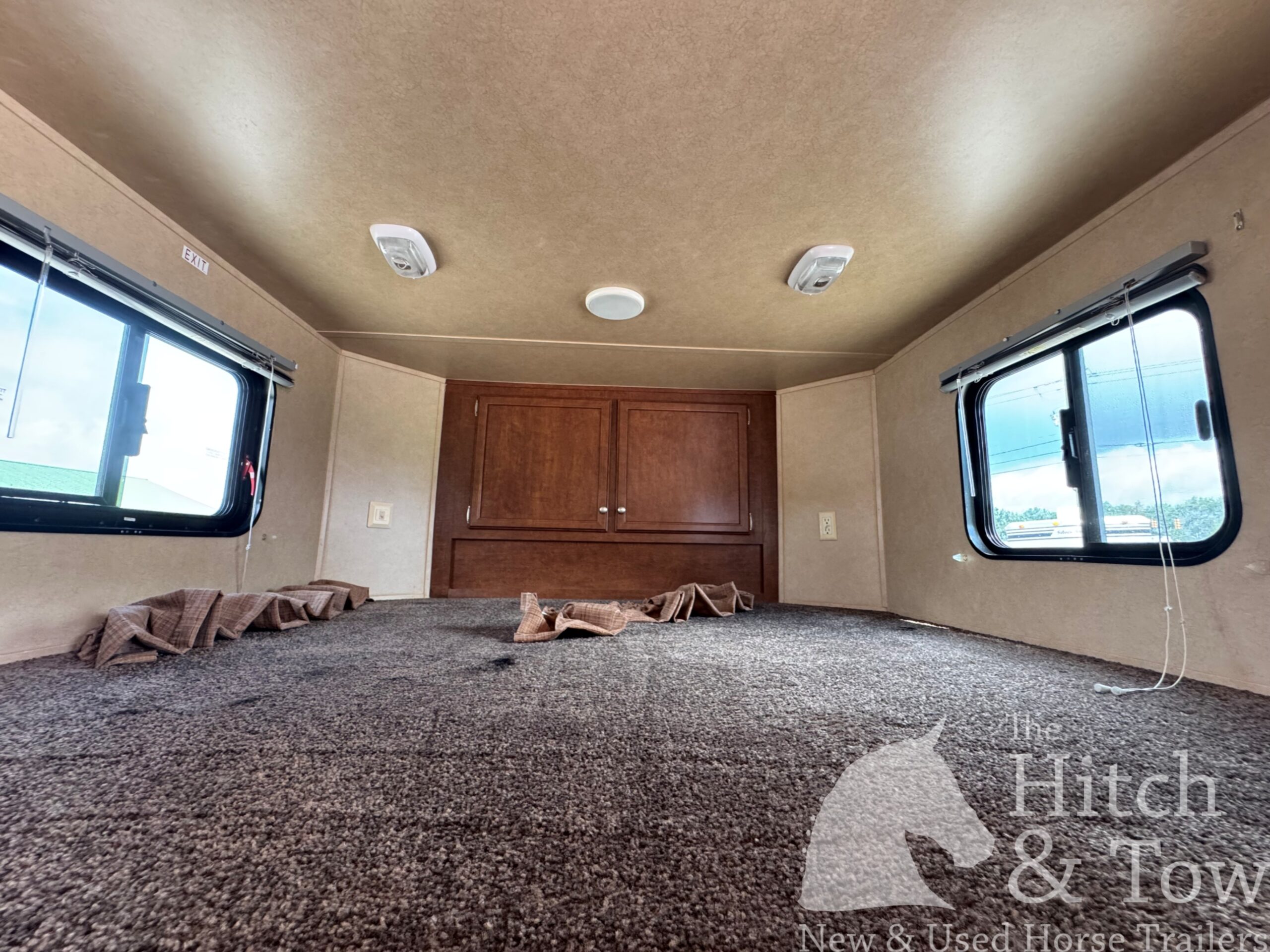 2012 BISON TRAIL HAND 3 HORSE SLANT LOAD W/ 9′ LIVING QUARTERS $24,900!