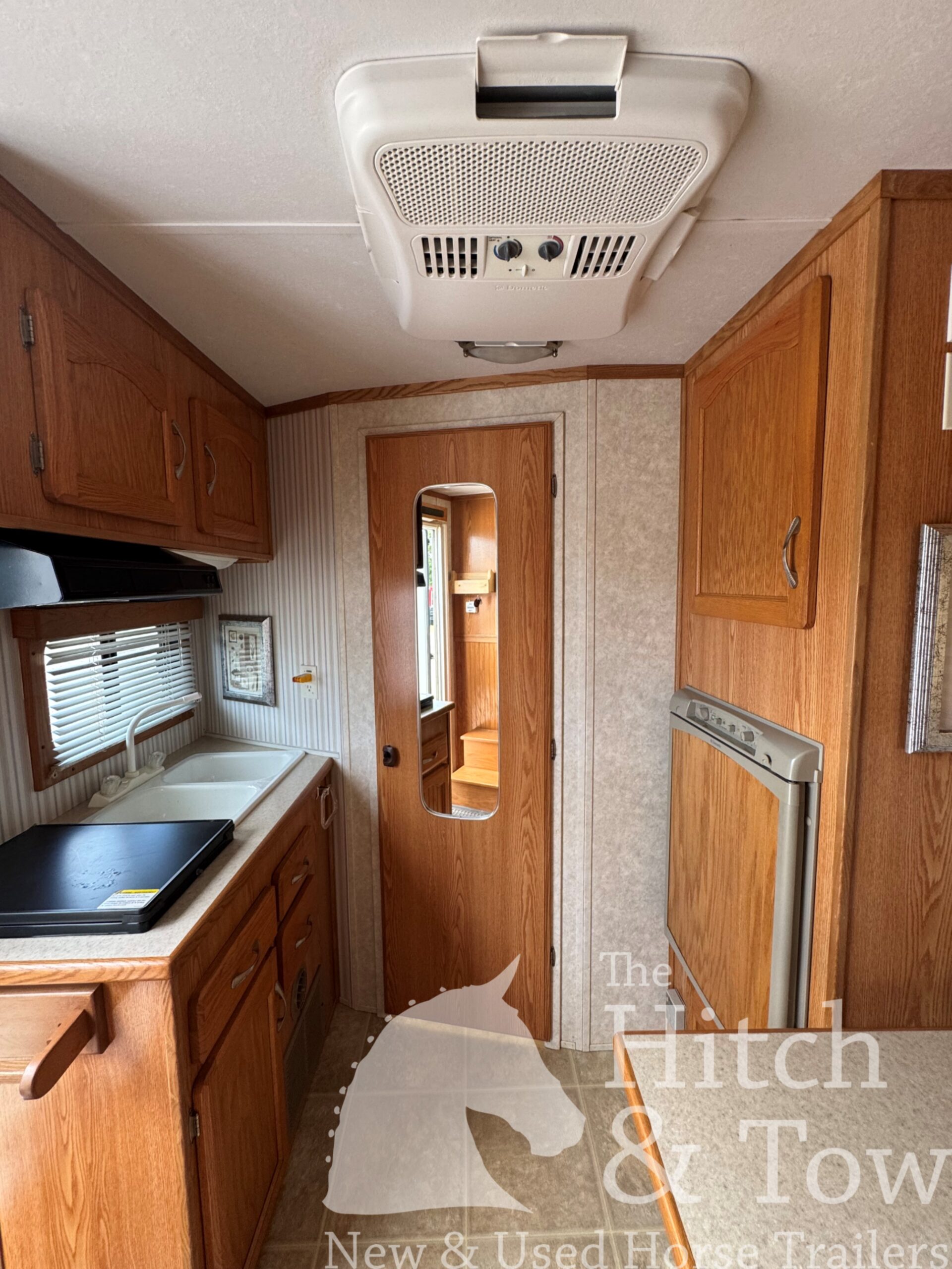 VERY NICE 2004 SUNDOWNER SUNLITE 727 3 HORSE w/ 7′ LIVING QUARTERS $22,900