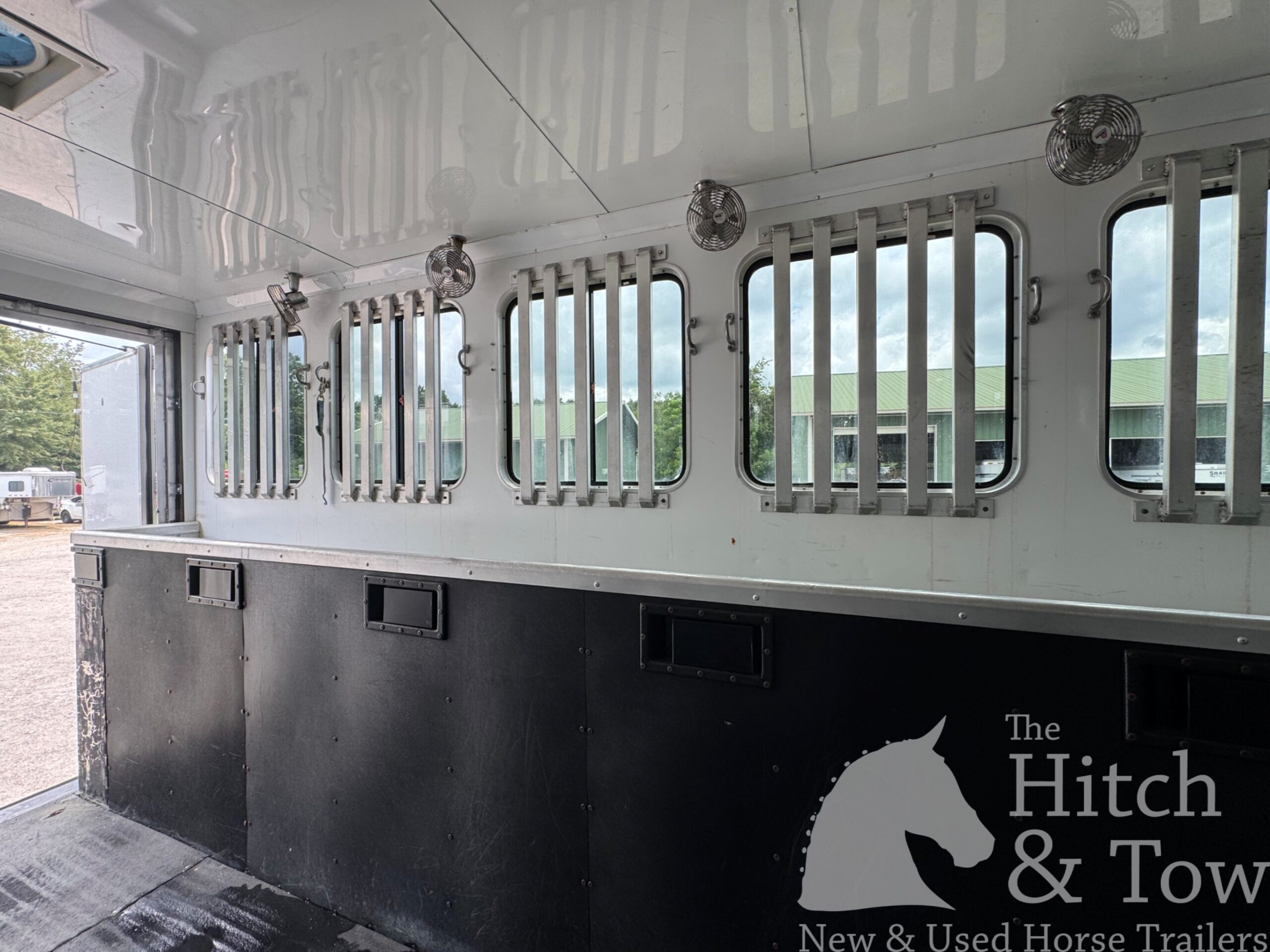 2004 RENEGADE FREIGHTLINER 5 HORSE REVERSEL SLANT HORSE VAN W/ FULL LQ! $95,900