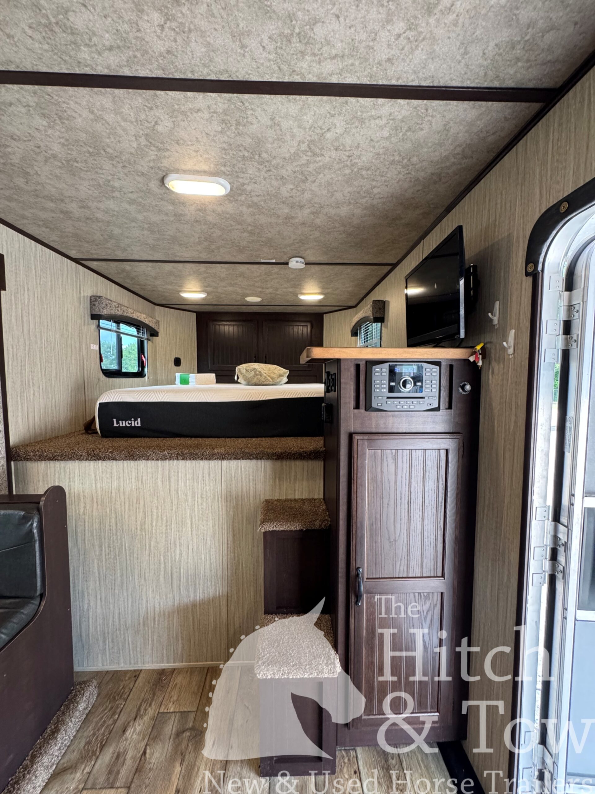 2020 BISON TRAIL BOSS 2 HORSE SLANT LOAD W/ 12′ LIVING QUARTERS $49,900!