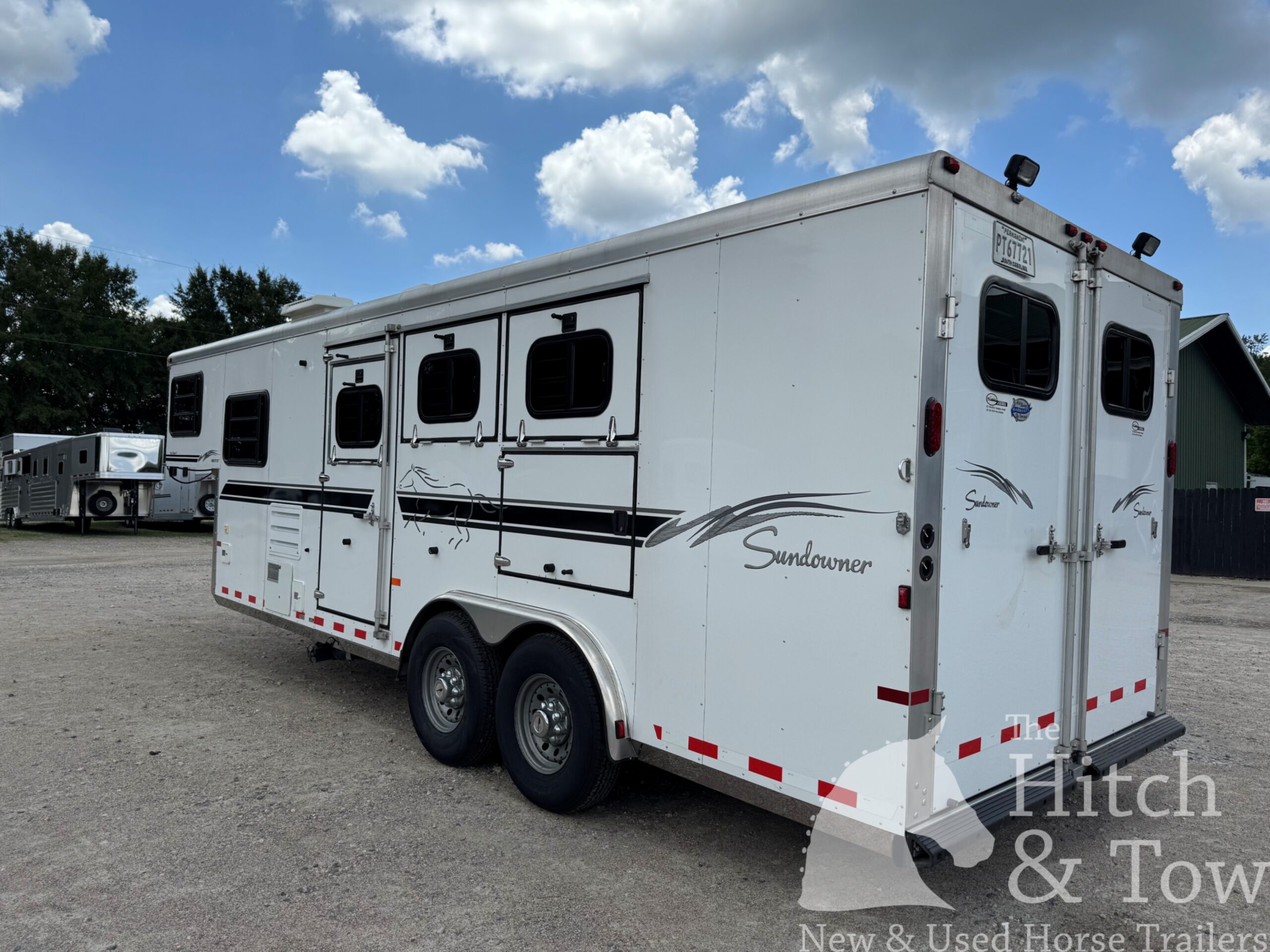 VERY NICE 2004 SUNDOWNER SUNLITE 727 3 HORSE w/ 7′ LIVING QUARTERS $22,900