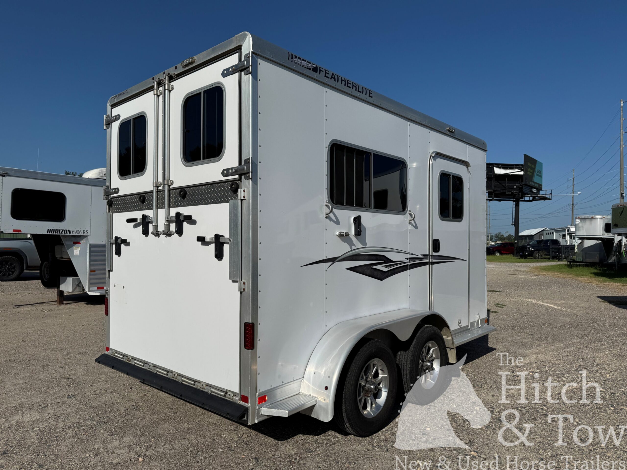 2017 FEATHERLITE 2 HORSE BUMPER PULL W/ DRESSING ROOM $17,900