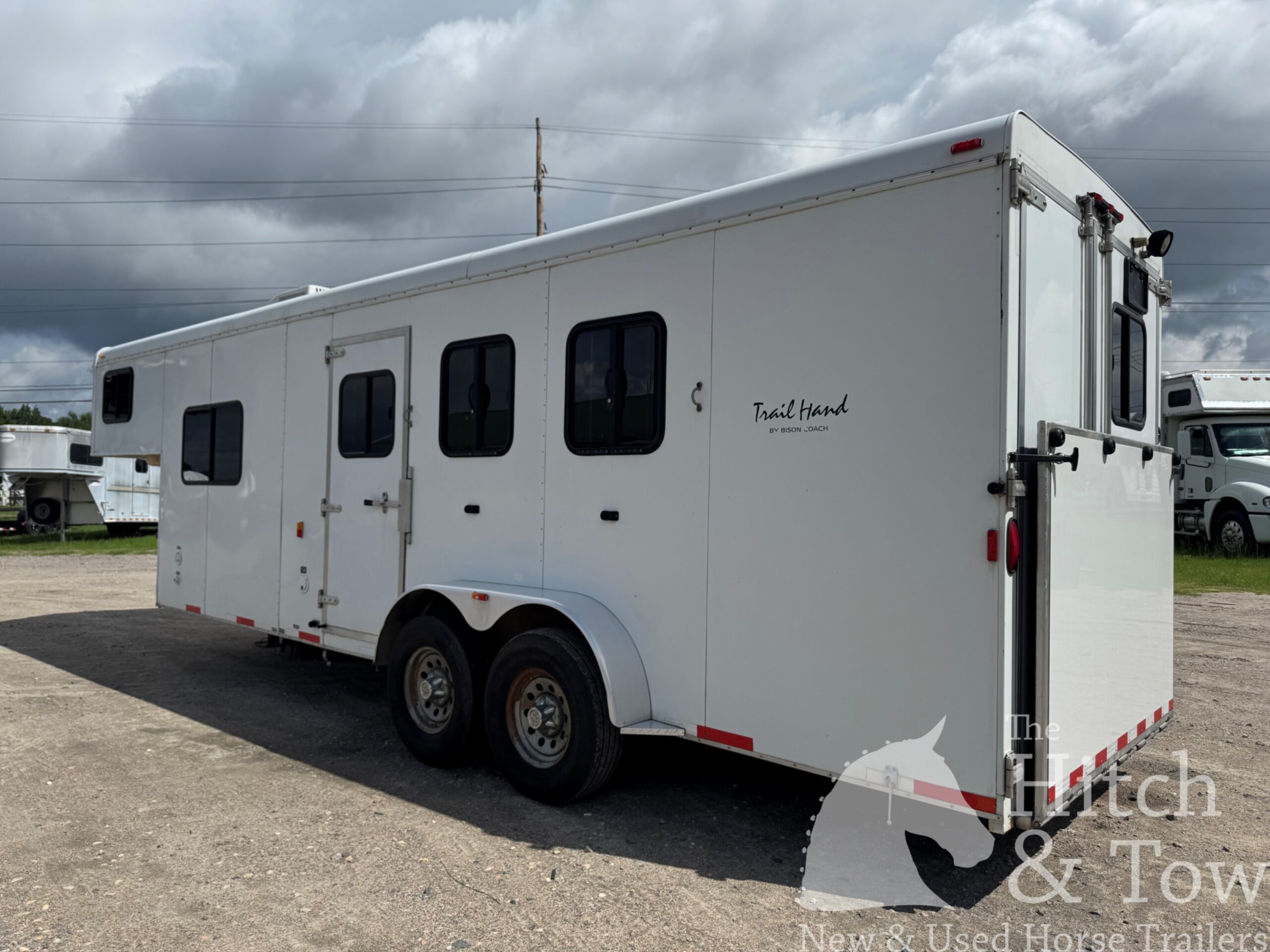 2012 BISON TRAIL HAND 3 HORSE SLANT LOAD W/ 9′ LIVING QUARTERS $24,900!