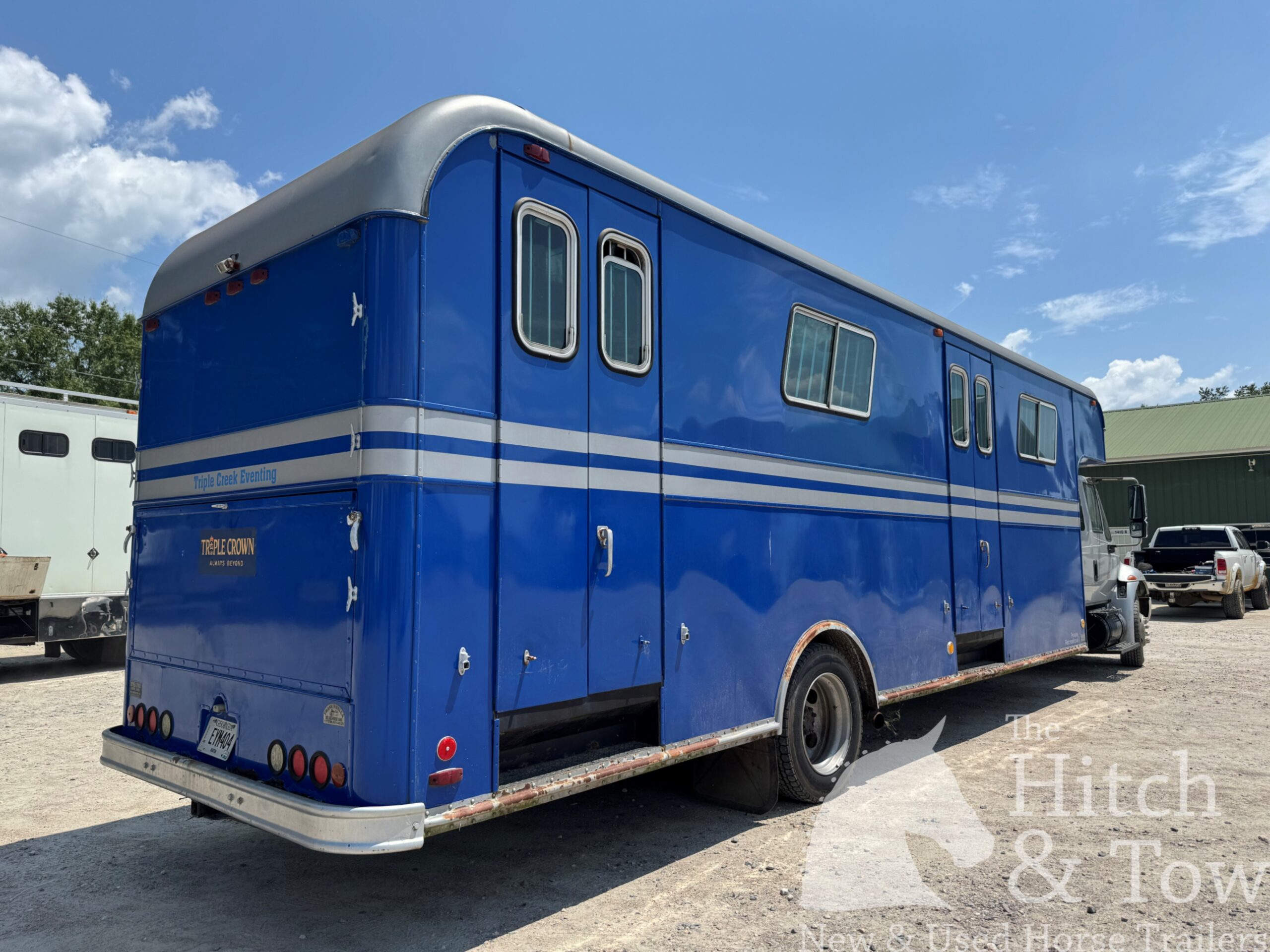 2005 INTERNATIONAL 4000 DT466 6 HORSE HEAD TO HEAD HORSE VAN! $34,900
