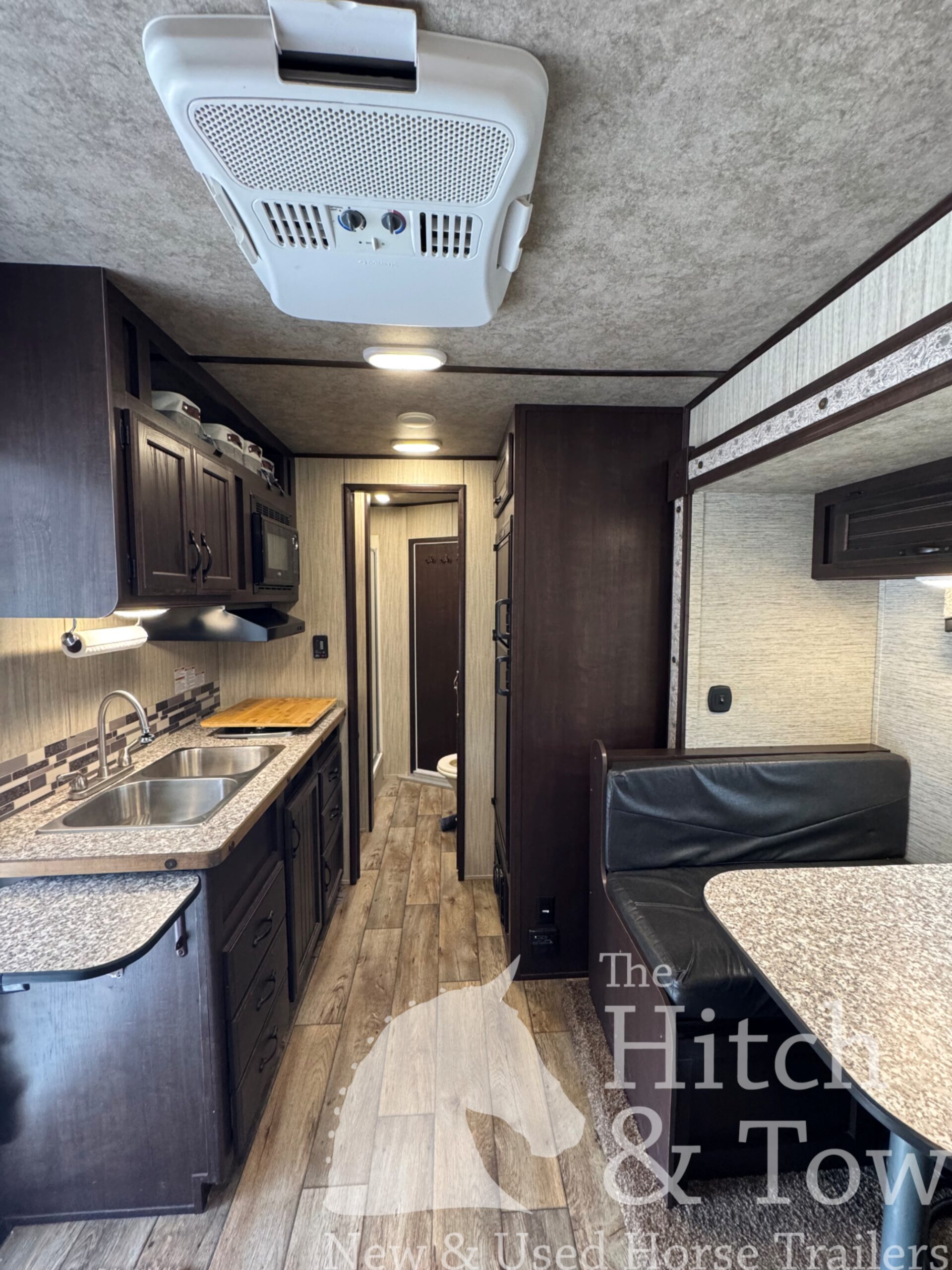 2020 BISON TRAIL BOSS 2 HORSE SLANT LOAD W/ 12′ LIVING QUARTERS $49,900!