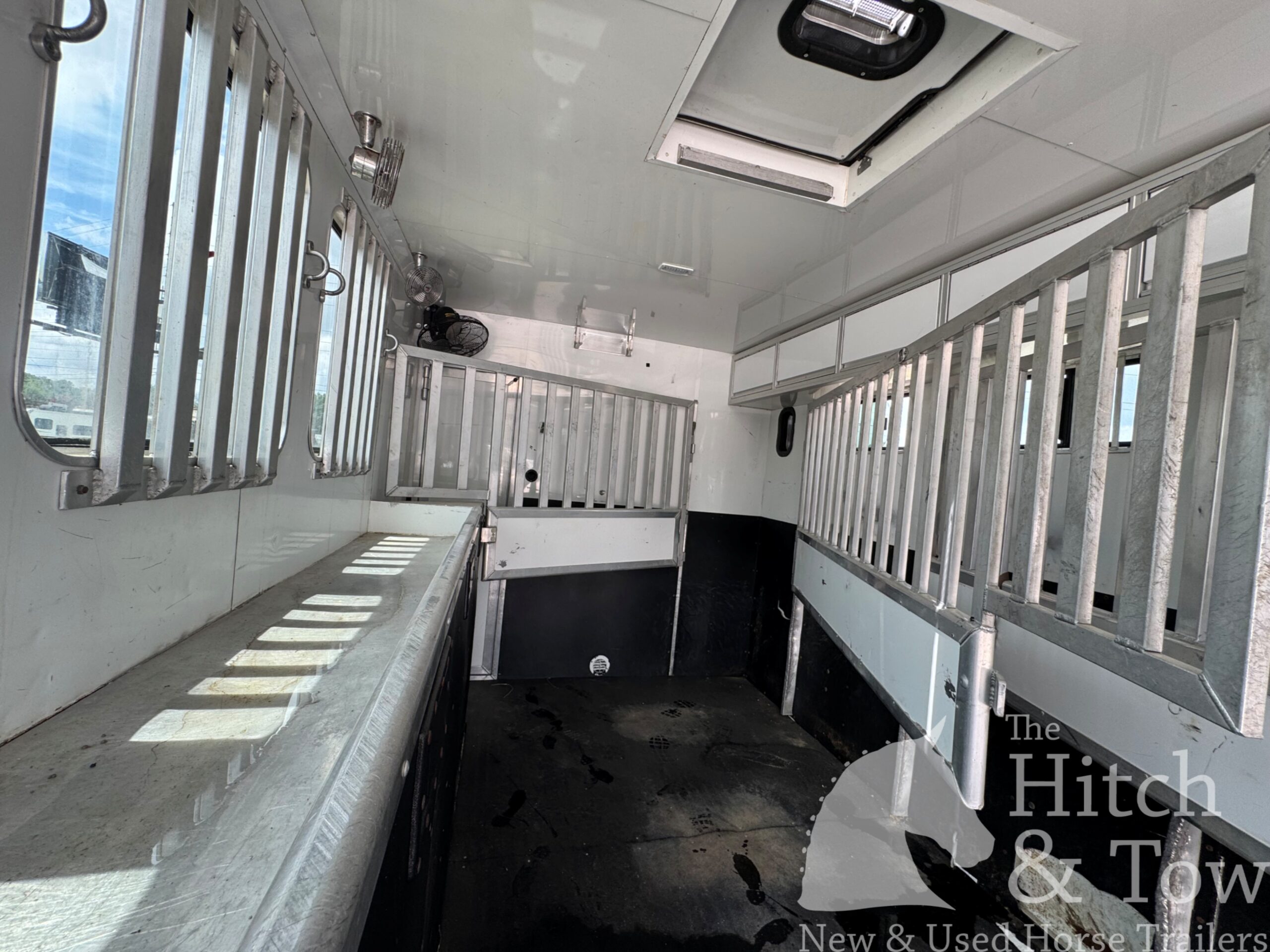2004 RENEGADE FREIGHTLINER 5 HORSE REVERSEL SLANT HORSE VAN W/ FULL LQ! $95,900