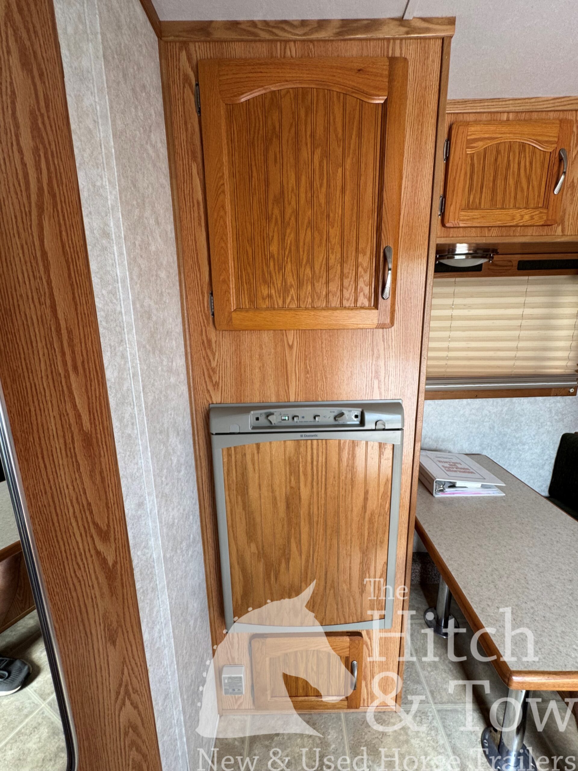VERY NICE 2004 SUNDOWNER SUNLITE 727 3 HORSE w/ 7′ LIVING QUARTERS $22,900
