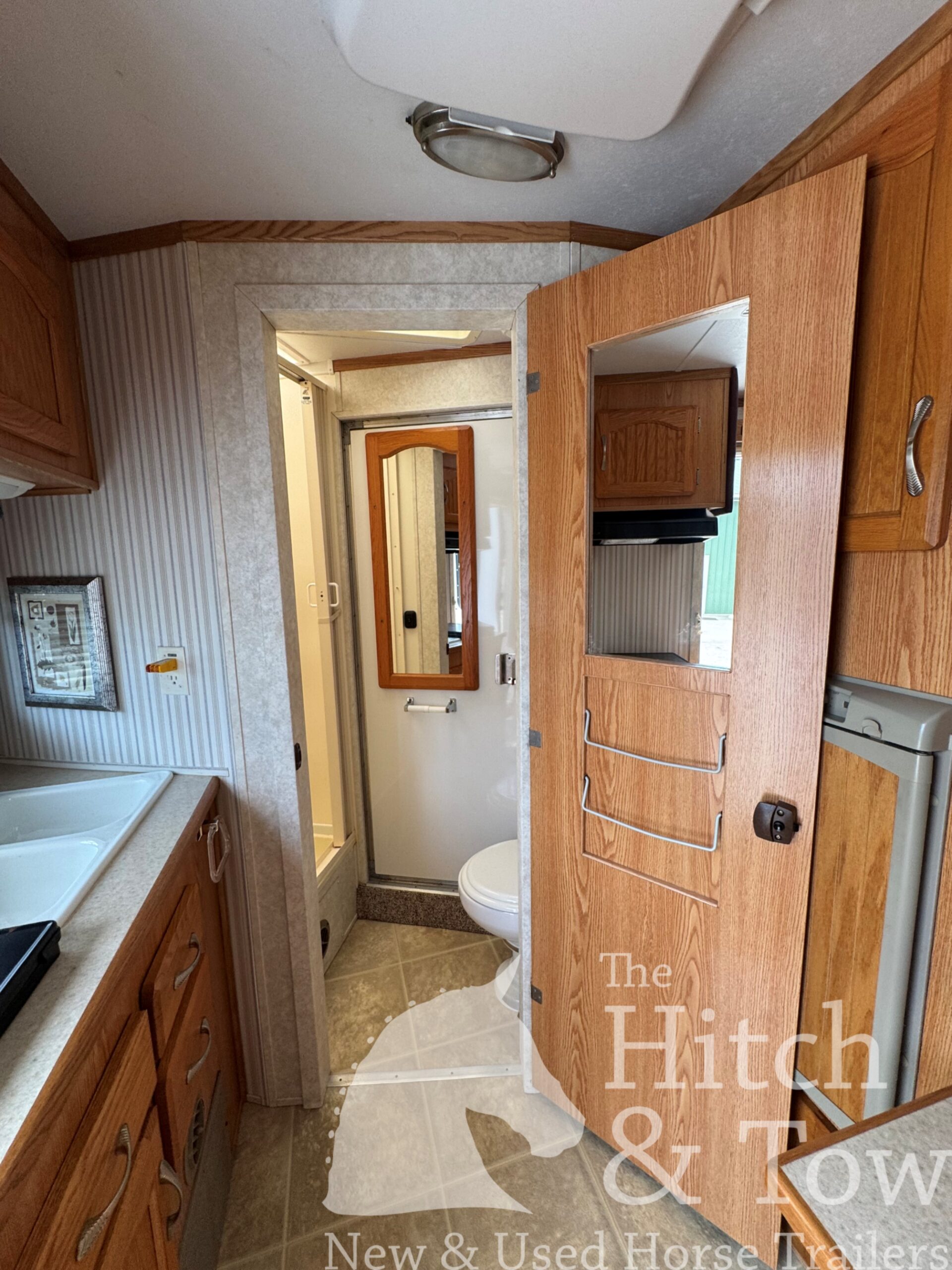 VERY NICE 2004 SUNDOWNER SUNLITE 727 3 HORSE w/ 7′ LIVING QUARTERS $22,900