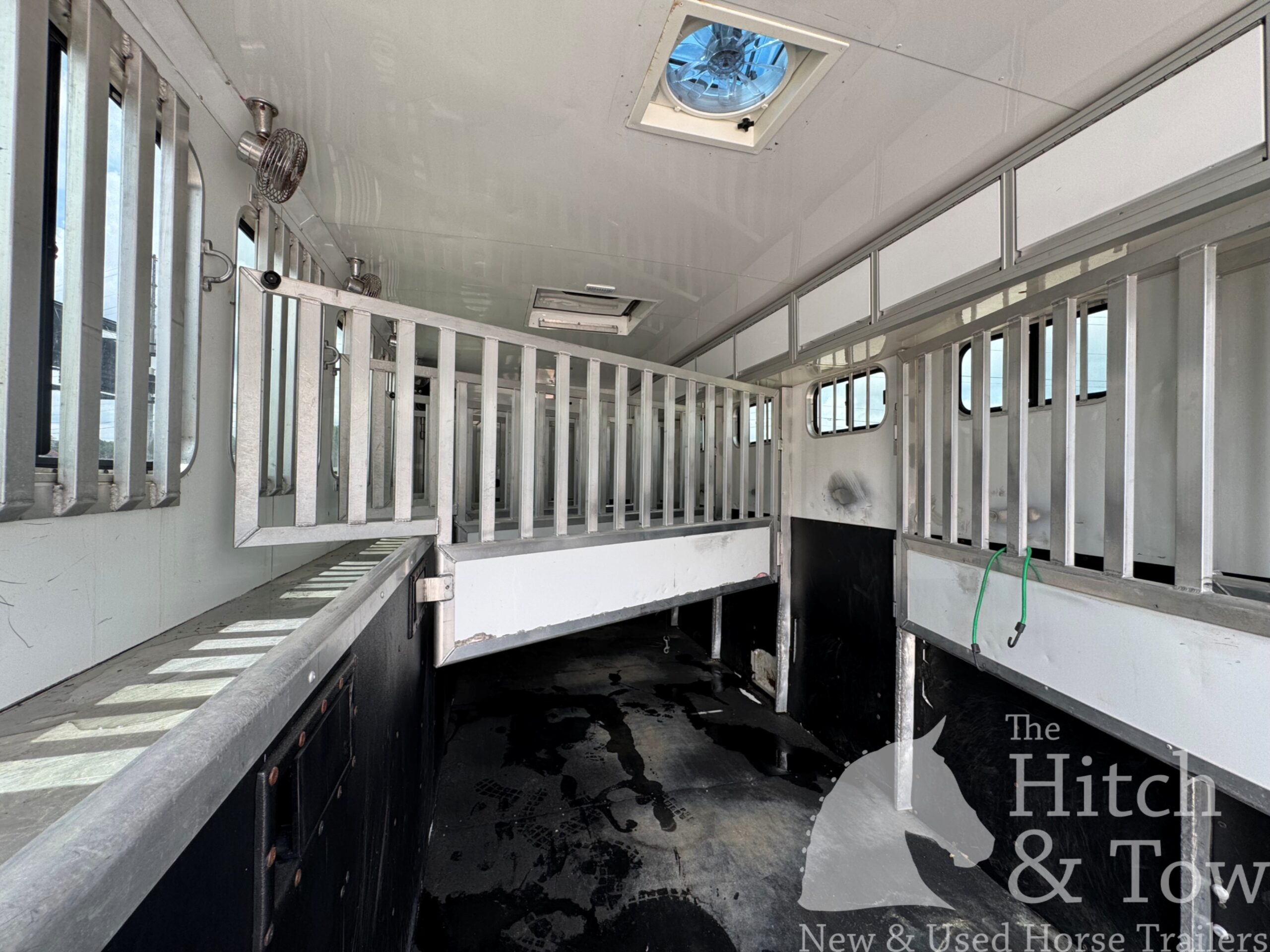 2004 RENEGADE FREIGHTLINER 5 HORSE REVERSEL SLANT HORSE VAN W/ FULL LQ! $95,900