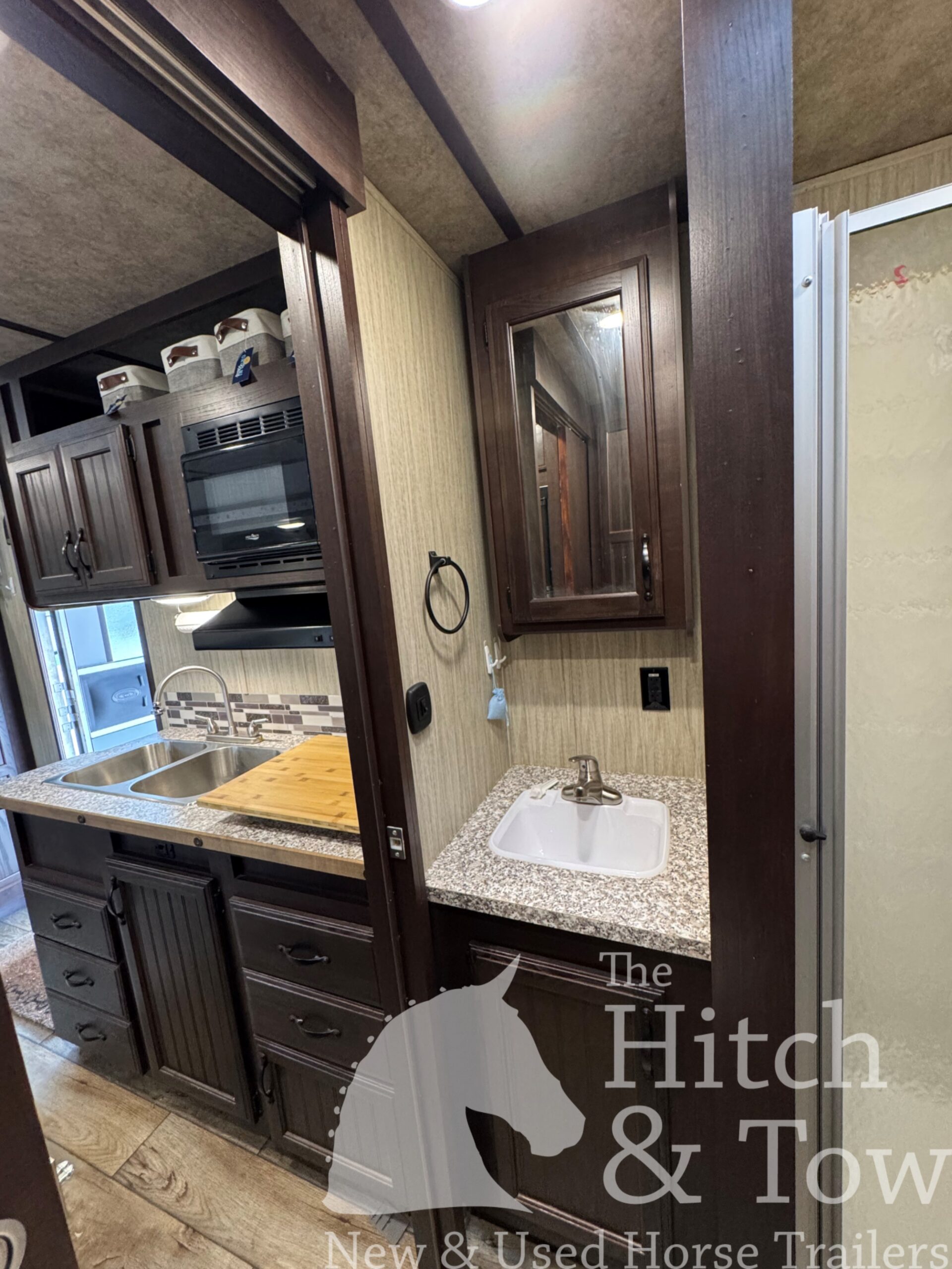 2020 BISON TRAIL BOSS 2 HORSE SLANT LOAD W/ 12′ LIVING QUARTERS $49,900!